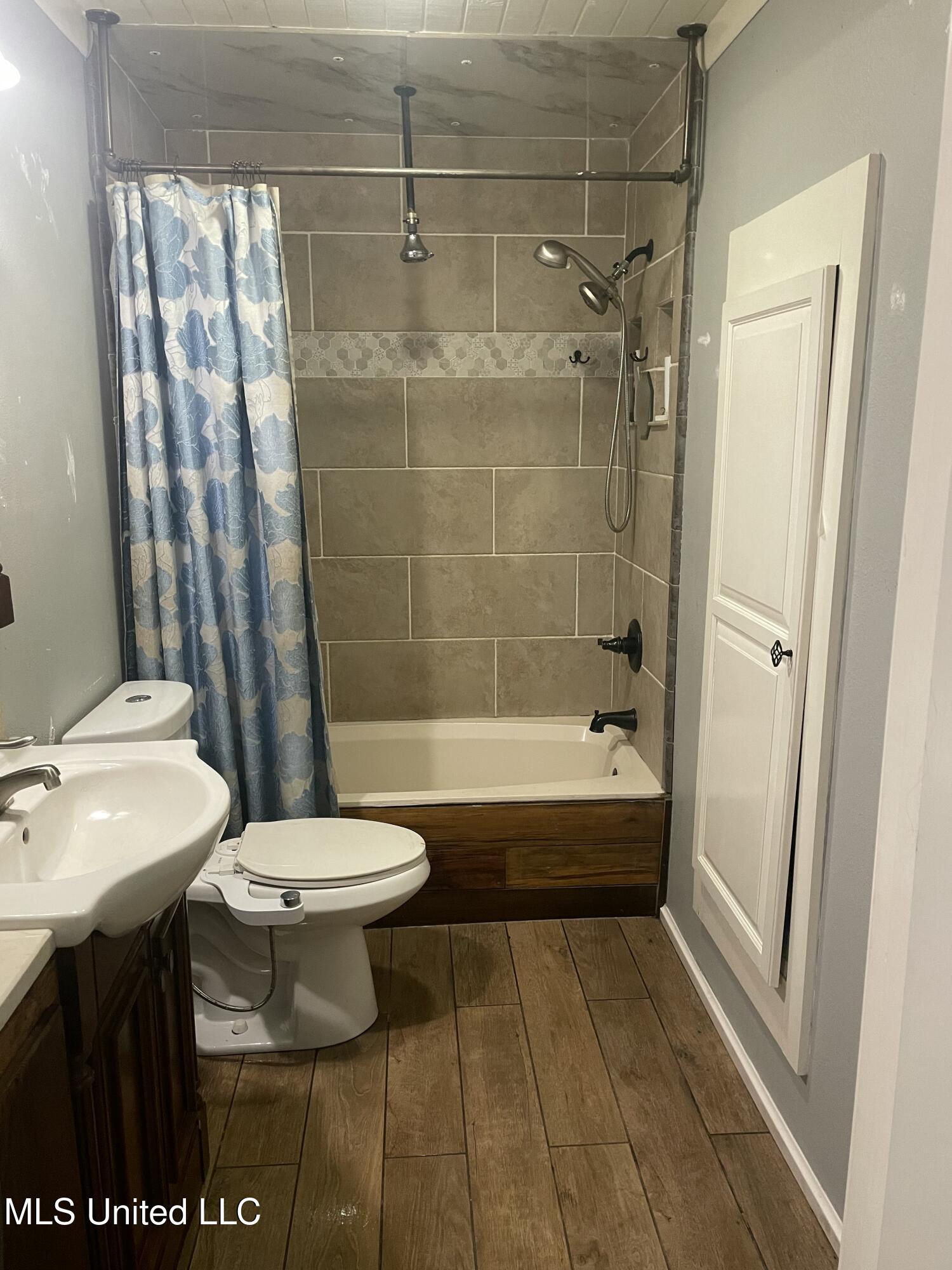 706 Anderson Avenue Property Photo 24