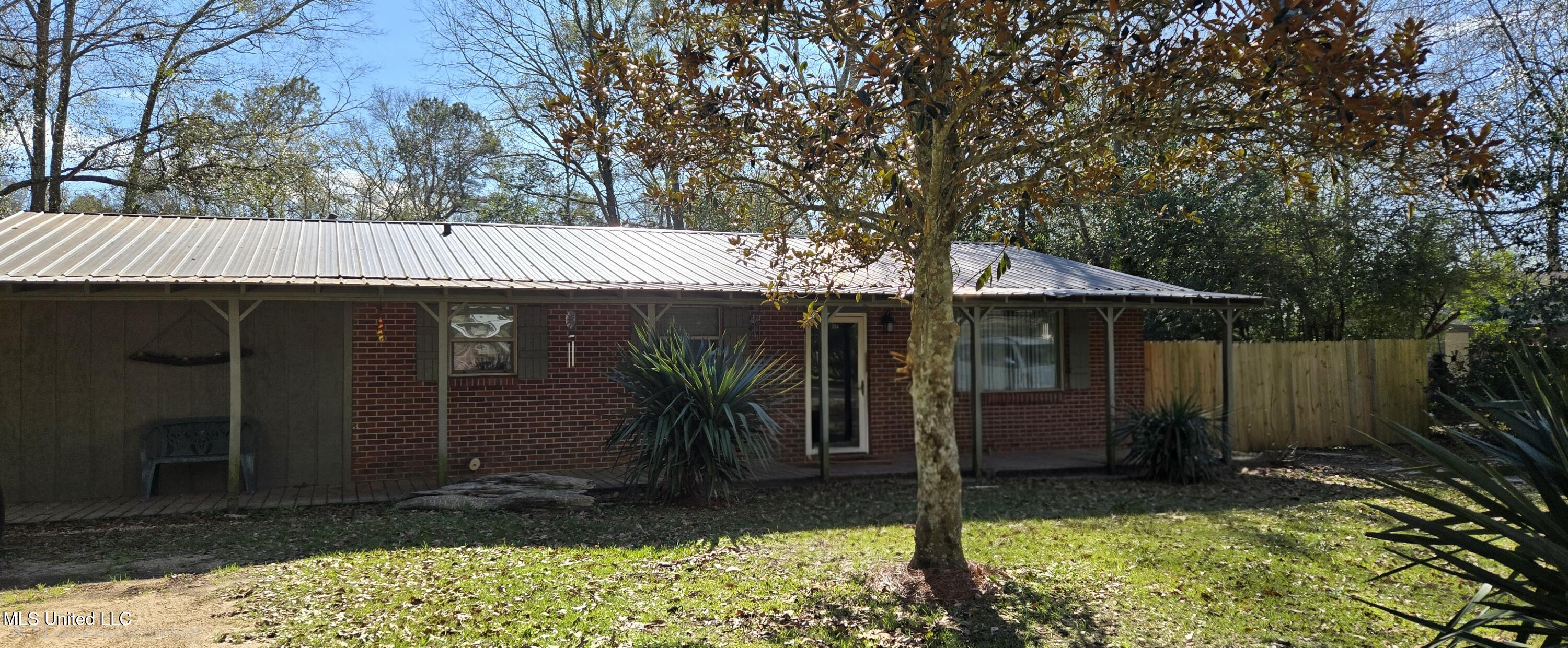 706 Anderson Avenue Property Photo 29
