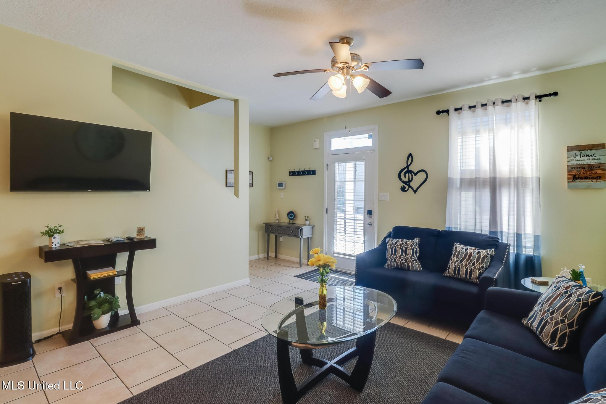 1229 Century Oaks Drive Property Photo 5