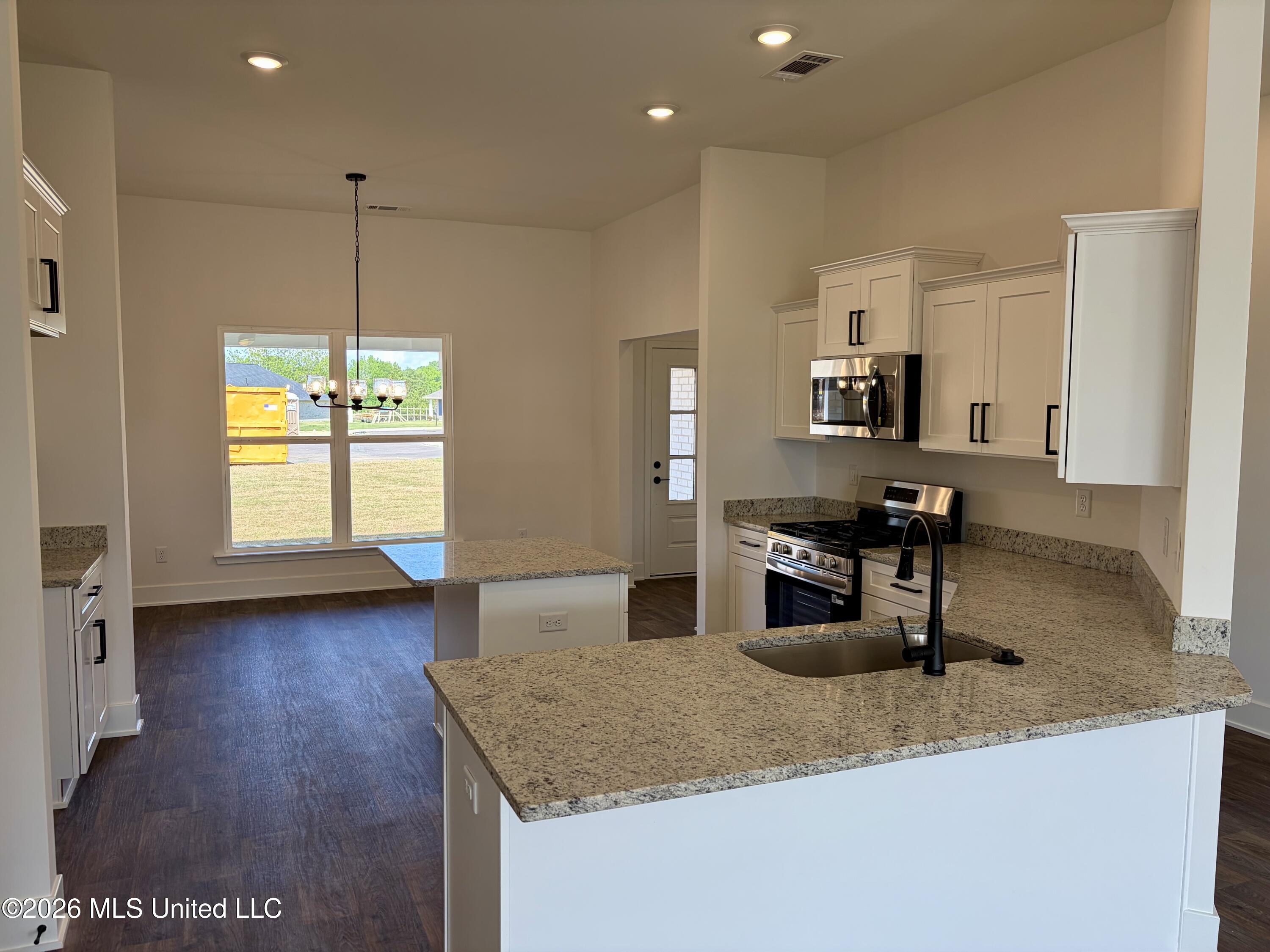 109 Red Bird Cove Property Photo 4