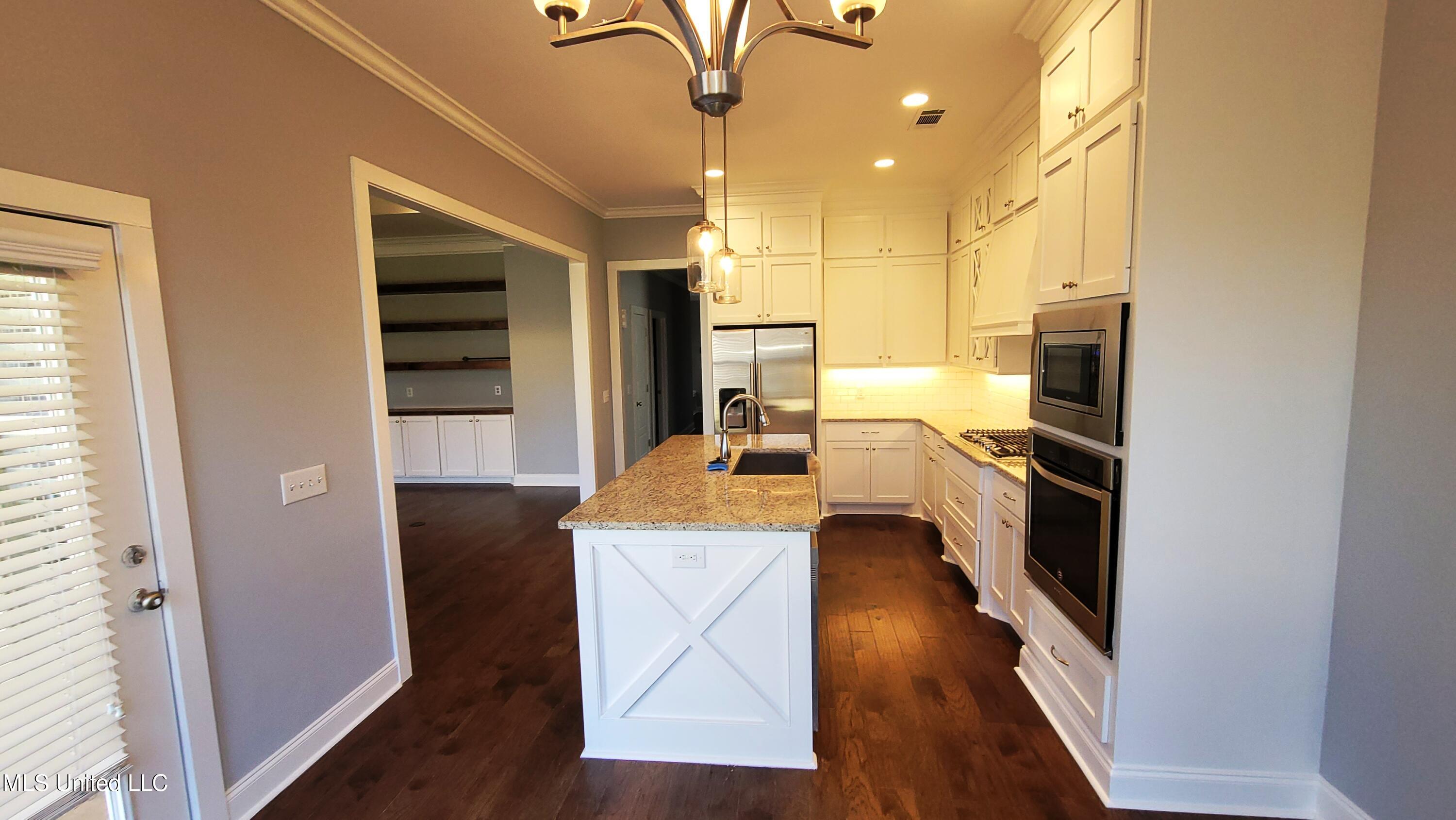 125 Emerald Drive Property Photo 8