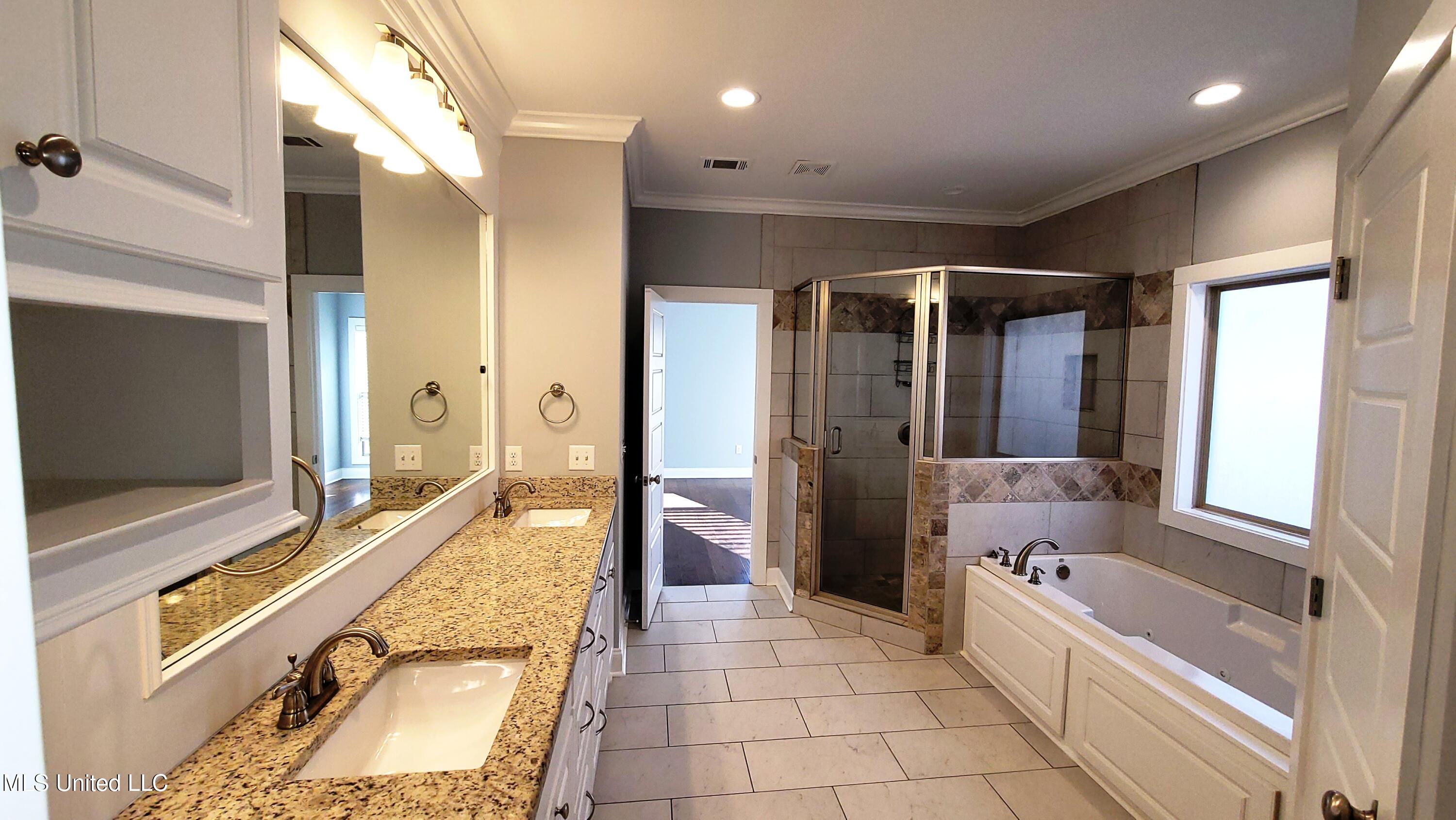 125 Emerald Drive Property Photo 14