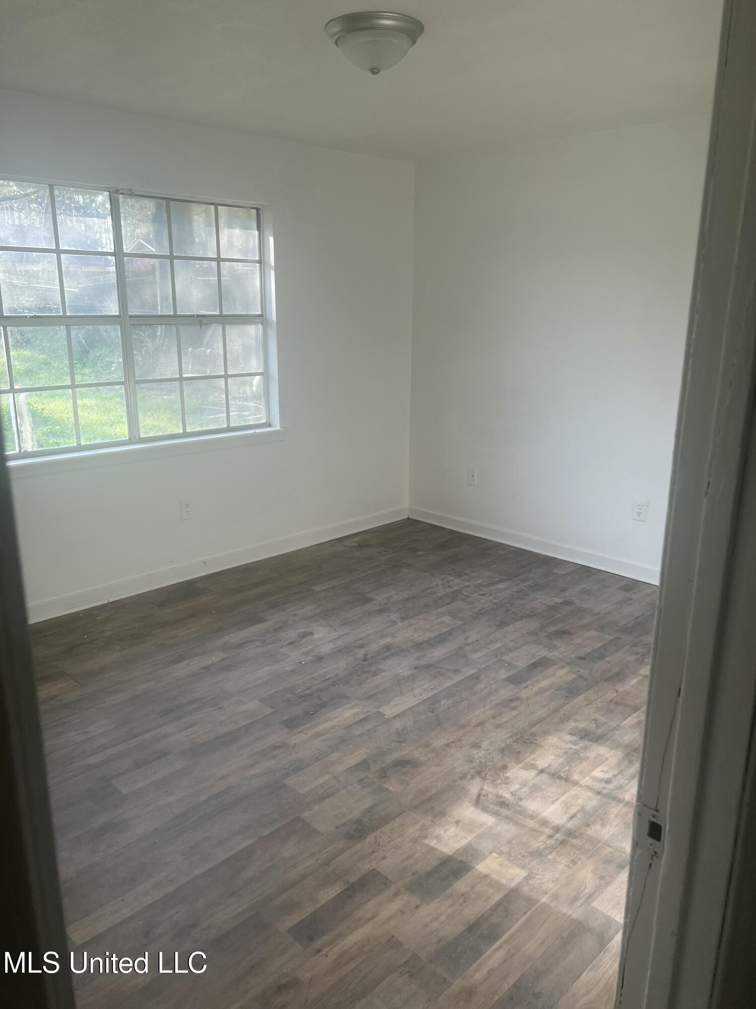 2479 Twisted Oak Drive Property Photo 2