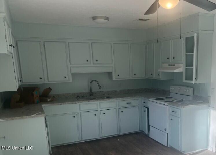 2479 Twisted Oak Drive Property Photo 3