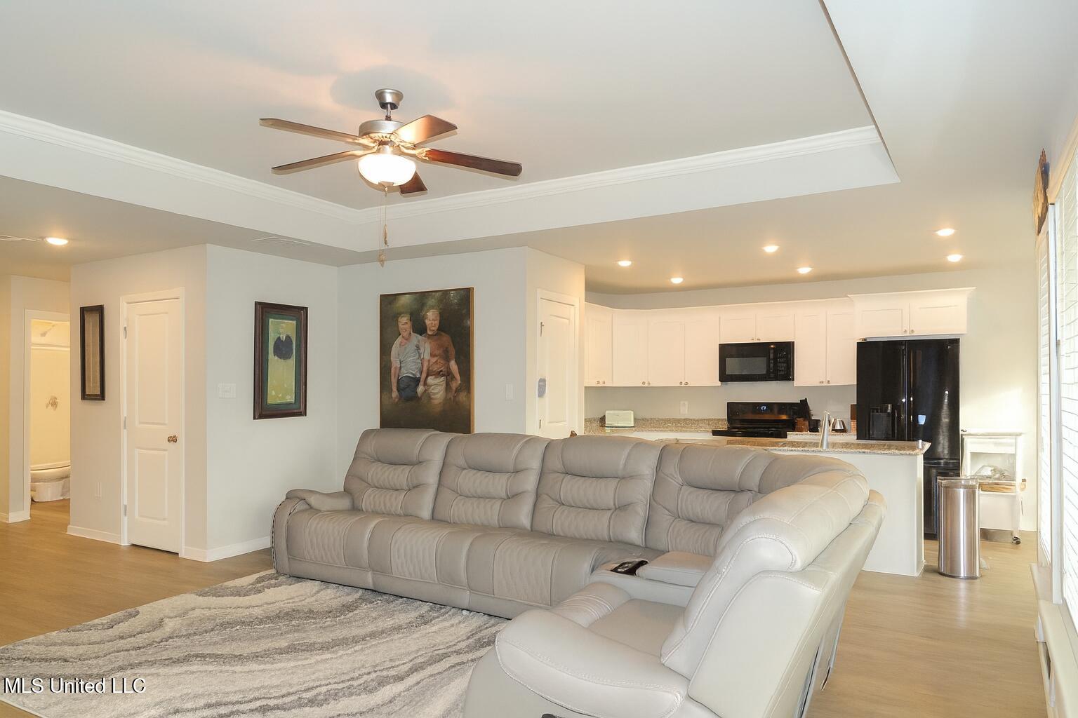 649 Iona Street Property Photo 2