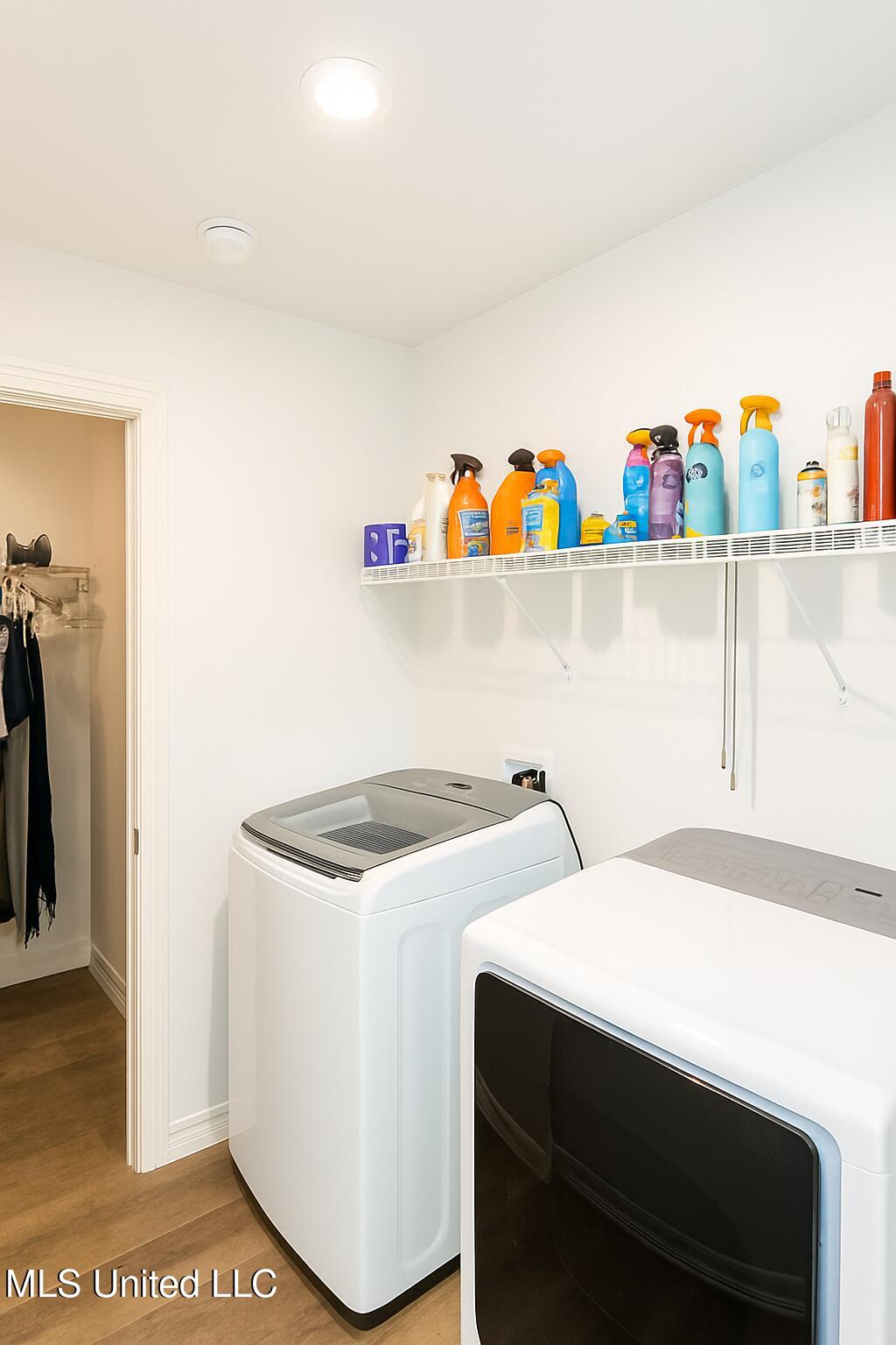 649 Iona Street Property Photo 10