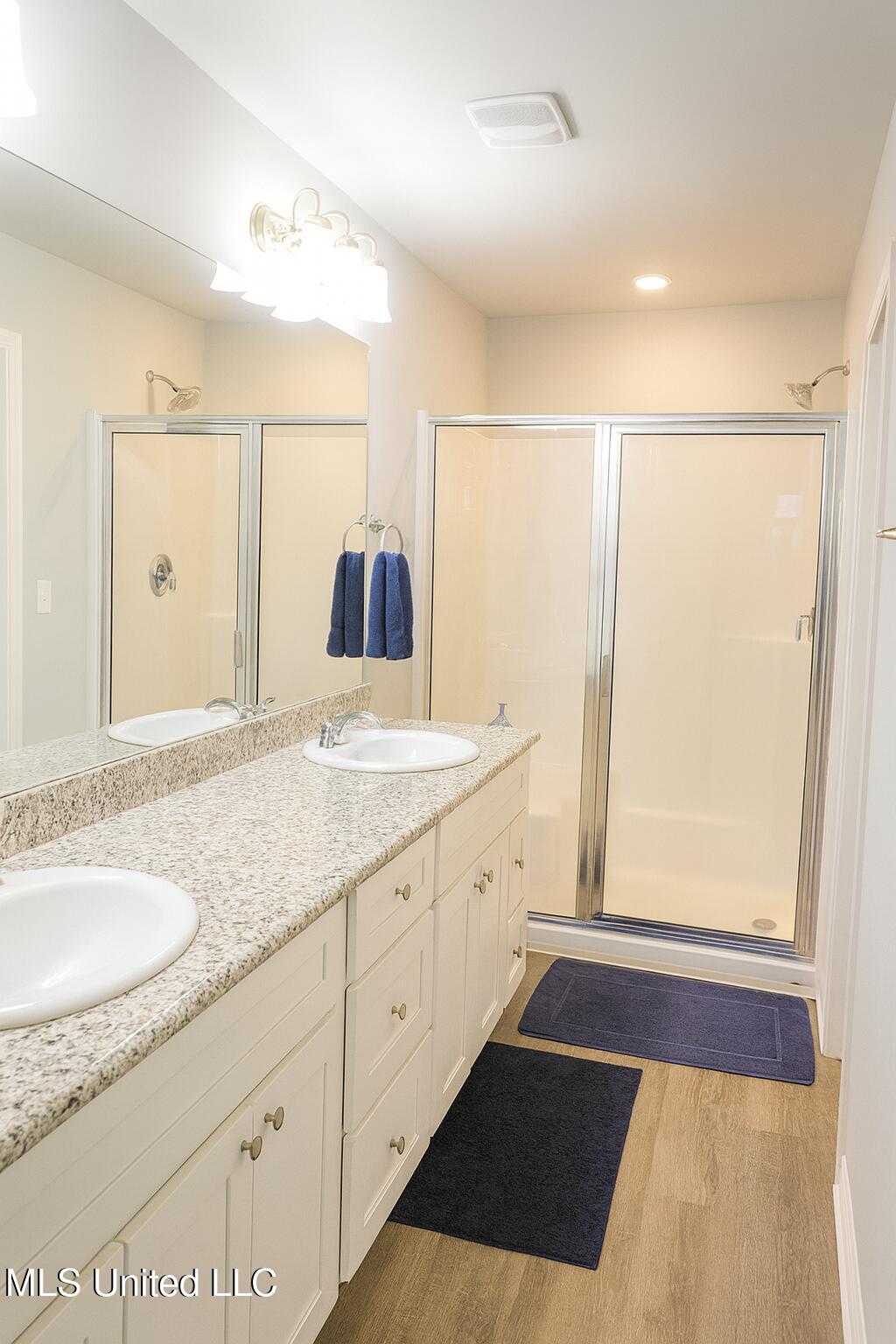 649 Iona Street Property Photo 12