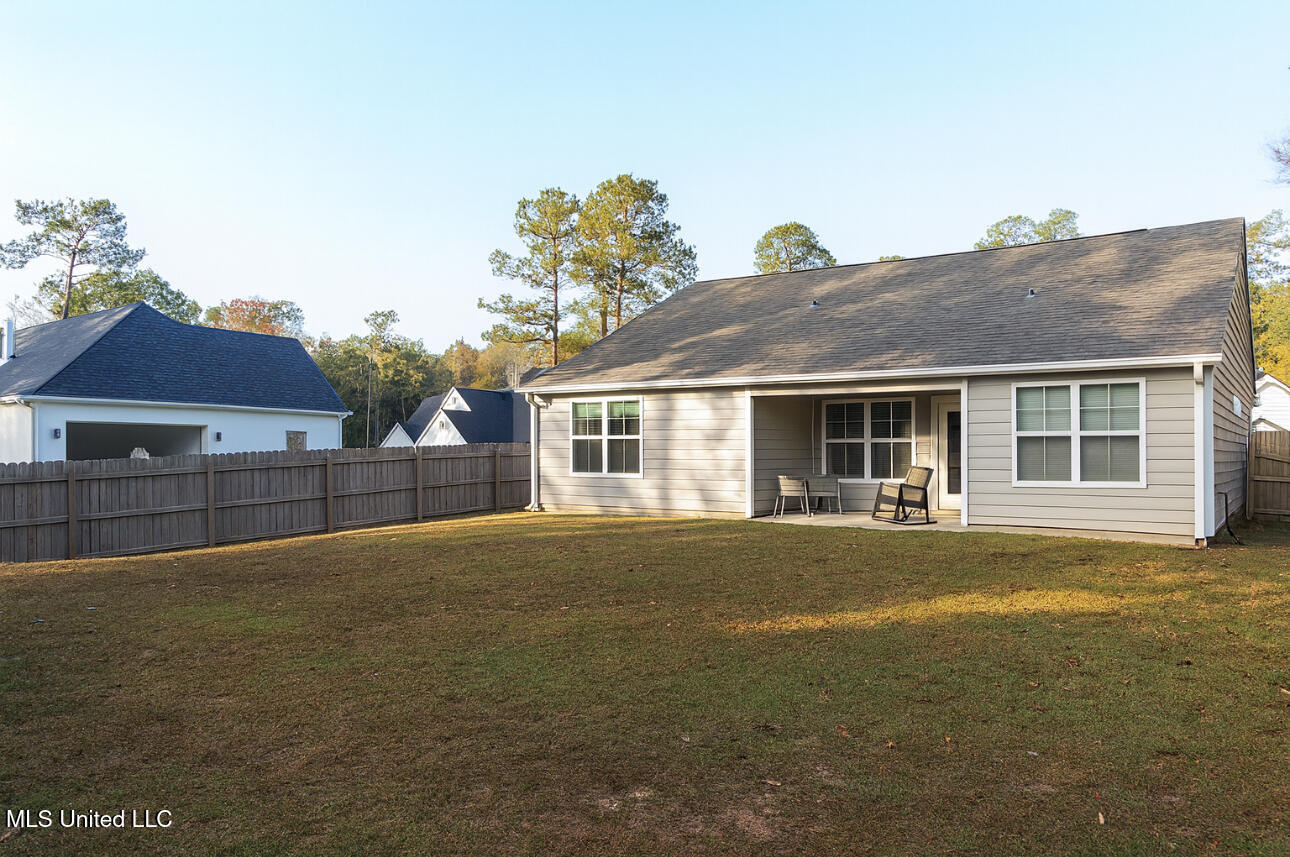649 Iona Street Property Photo 14