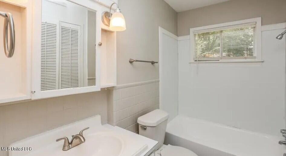 3301 Suncrest Drive Property Photo 5