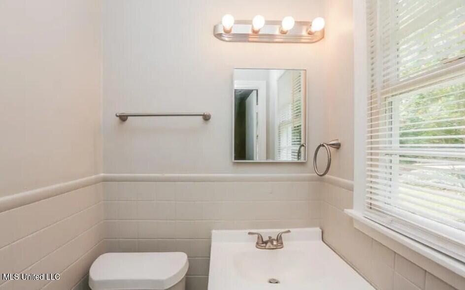 3301 Suncrest Drive Property Photo 7