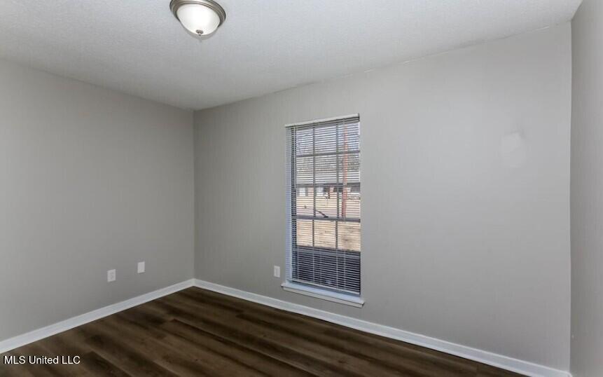 601 W Hill Drive Property Photo 5
