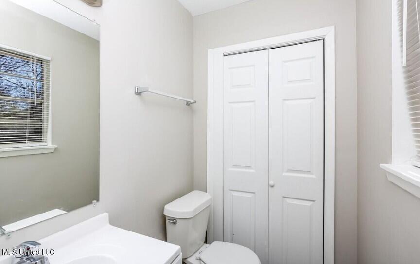 601 W Hill Drive Property Photo 6