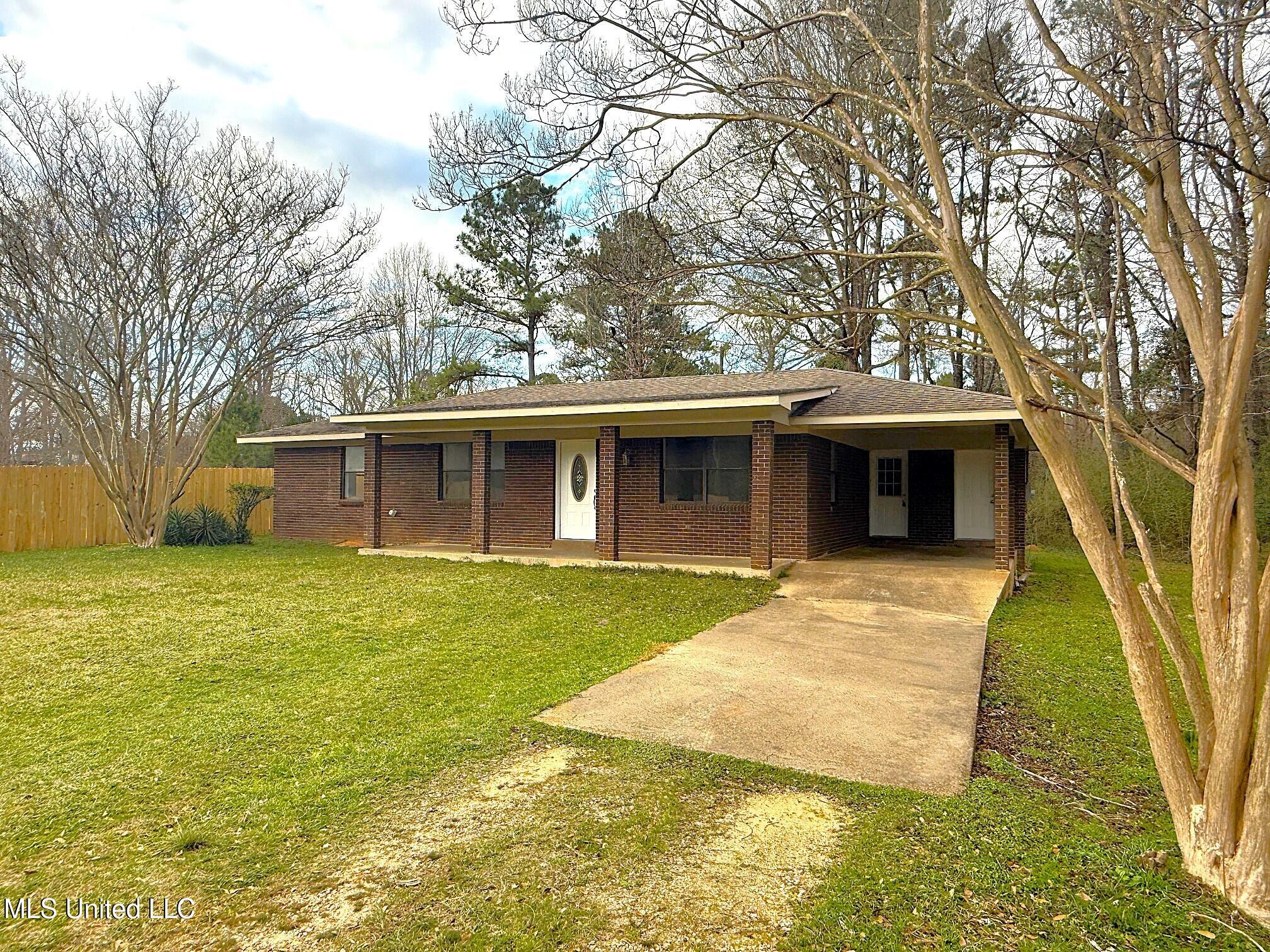2027 Hamp Lea Road Property Photo 2