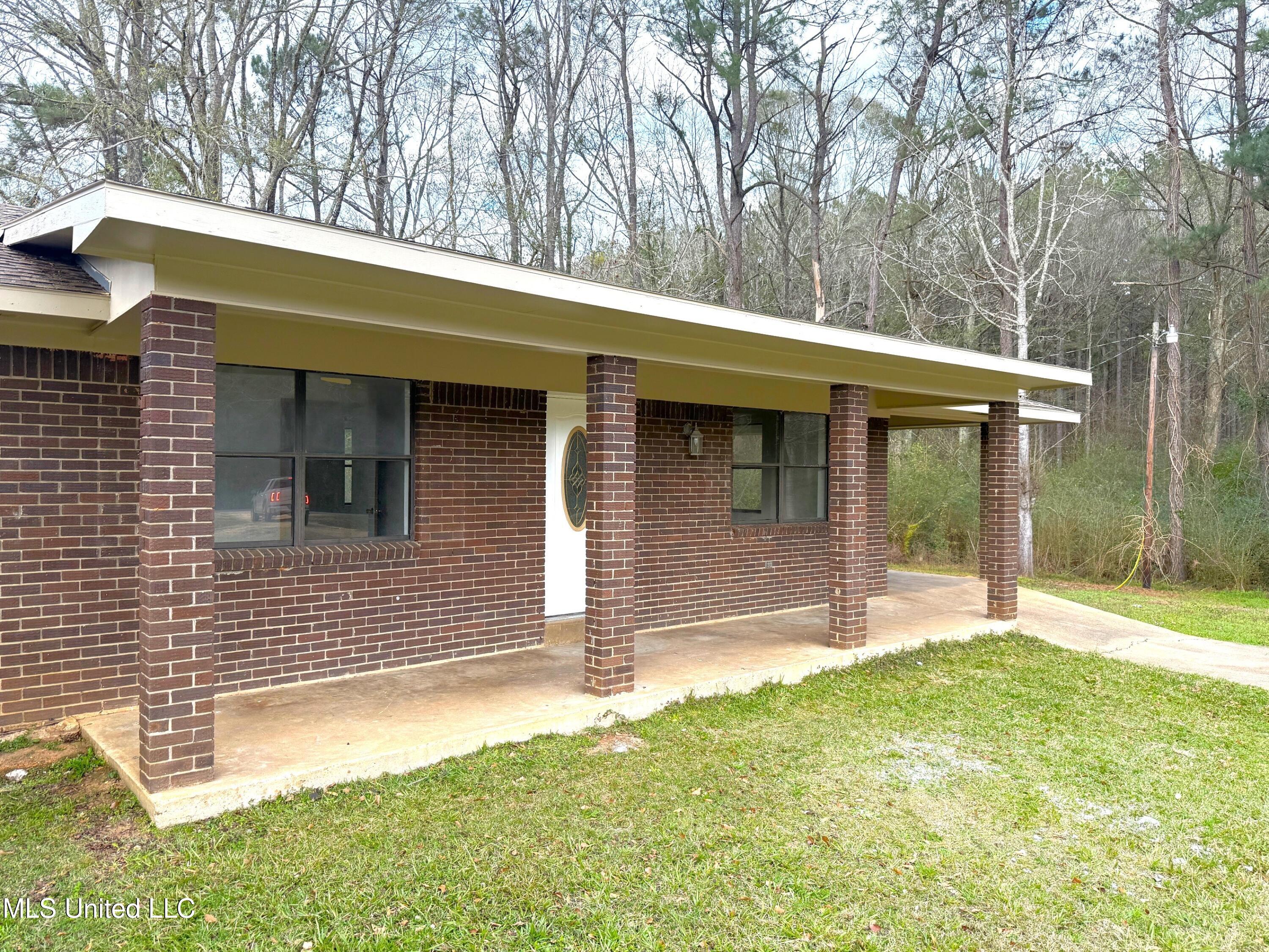 2027 Hamp Lea Road Property Photo 4