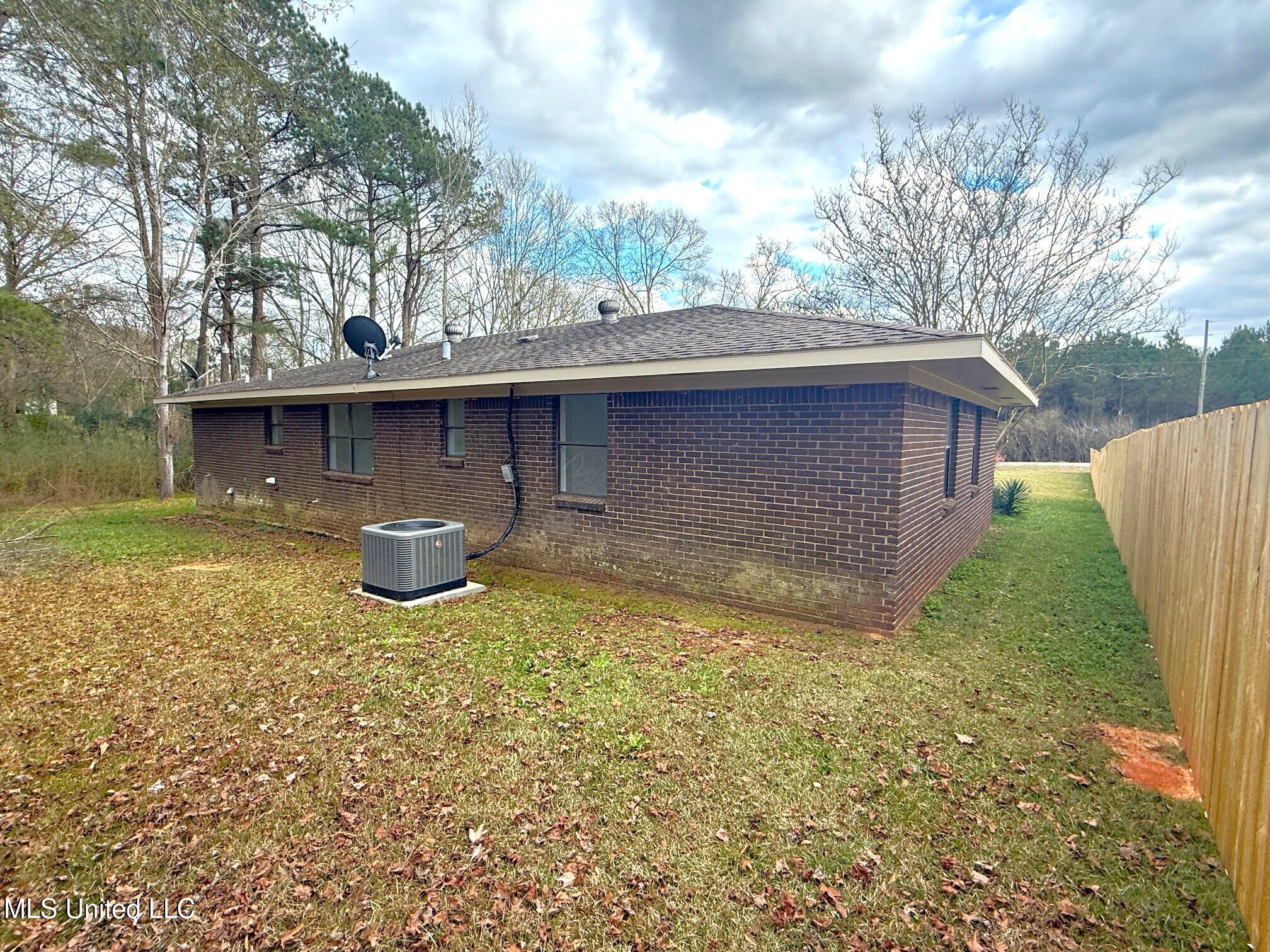 2027 Hamp Lea Road Property Photo 7