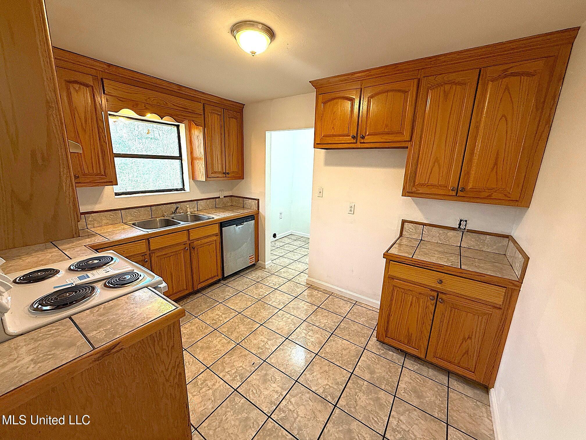 2027 Hamp Lea Road Property Photo 8
