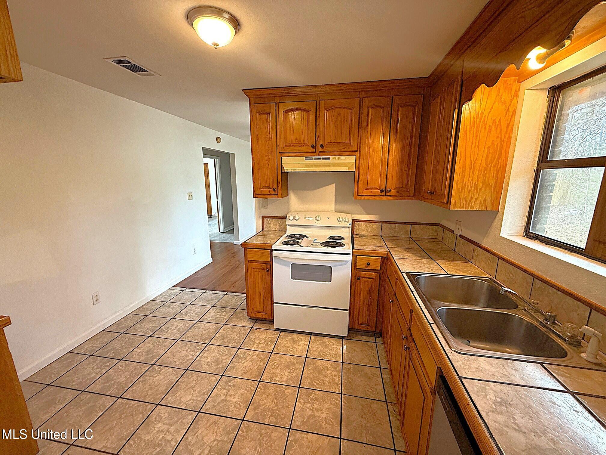 2027 Hamp Lea Road Property Photo 9