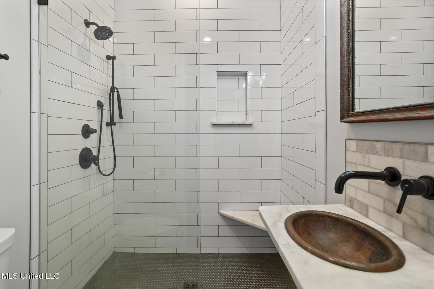 923 Pinehurst Place Property Photo 23