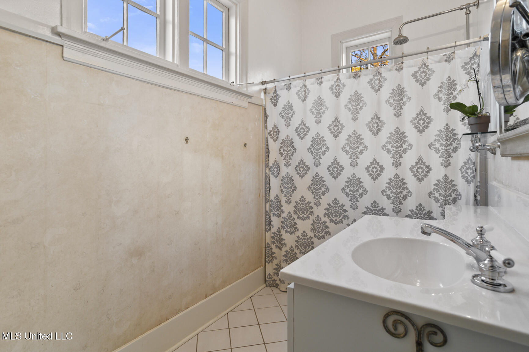 923 Pinehurst Place Property Photo 28