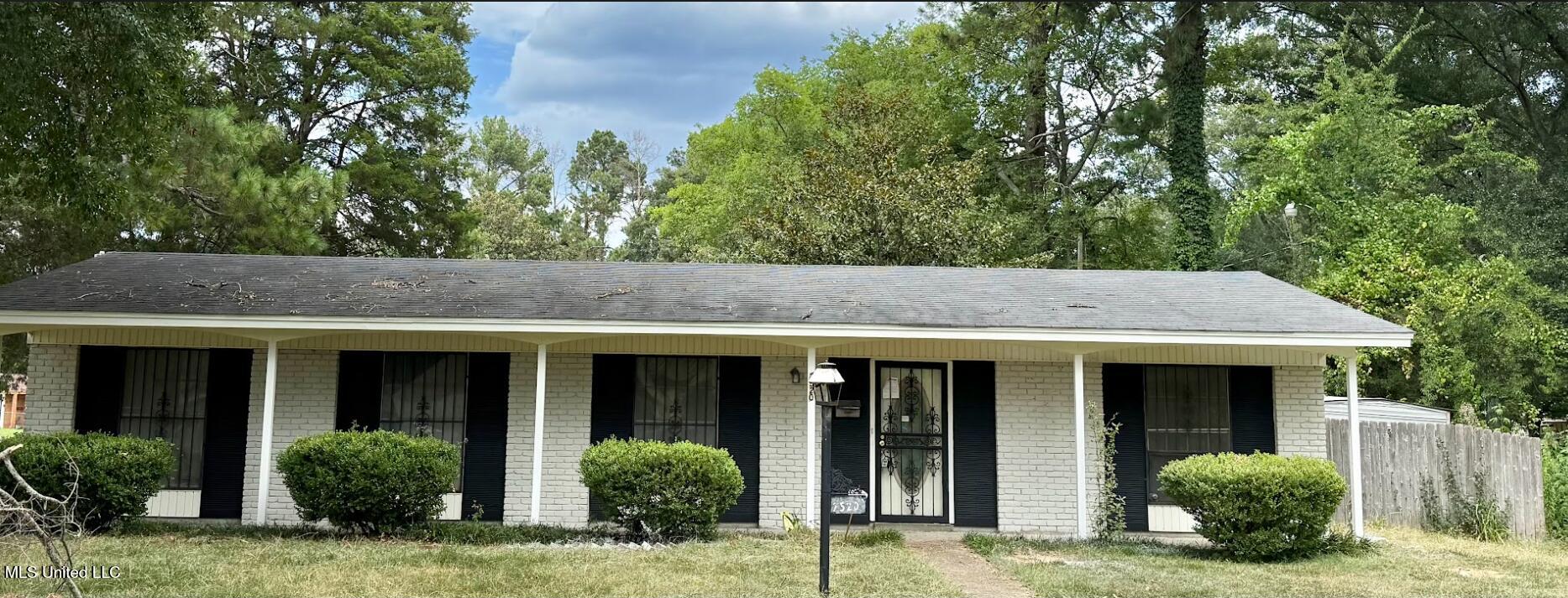 2520 Queensroad Avenue Property Photo 1