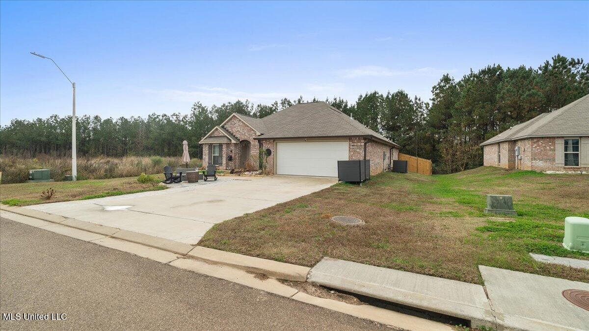 640 Statesman Drive Property Photo 3
