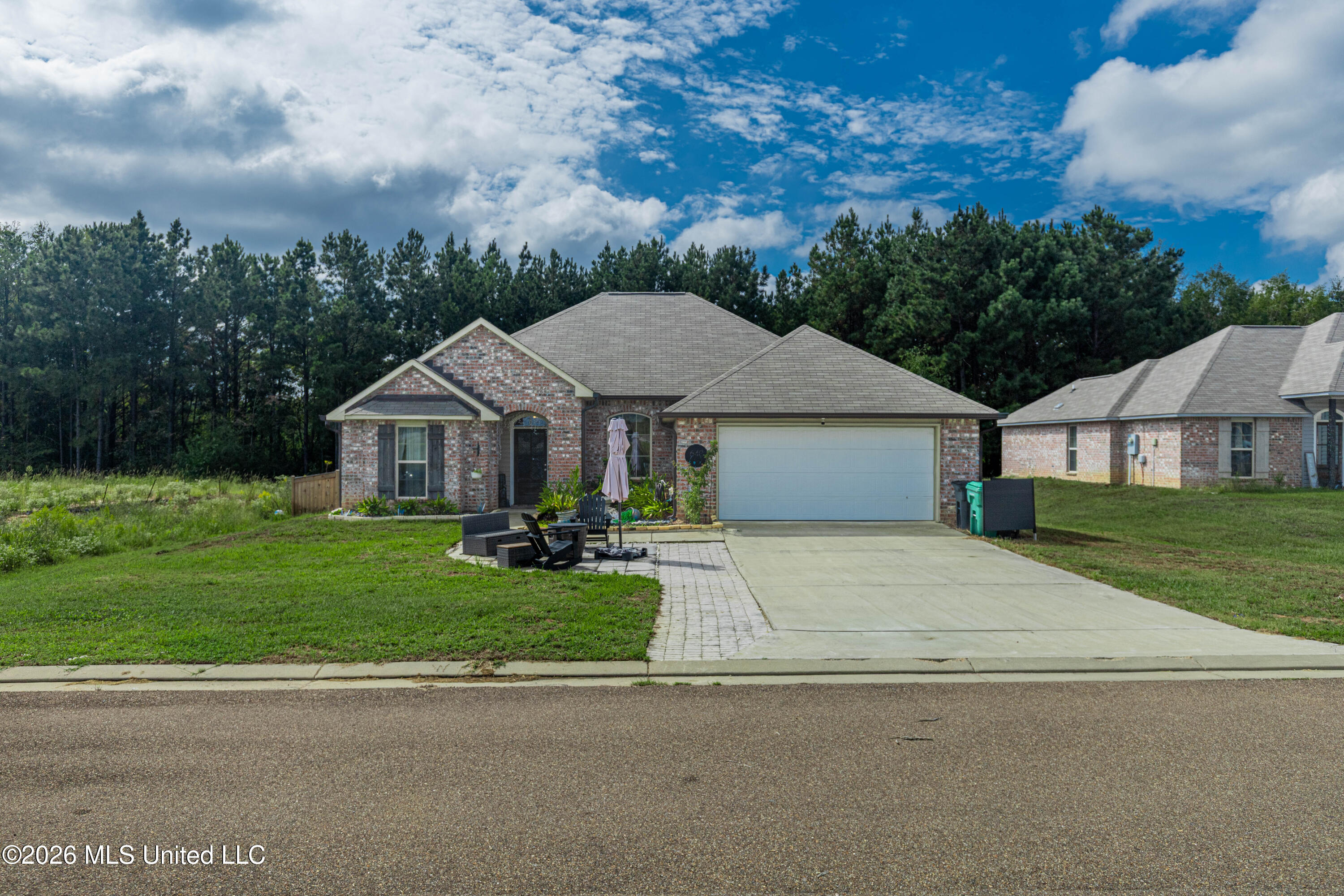 640 Statesman Drive Property Photo 5