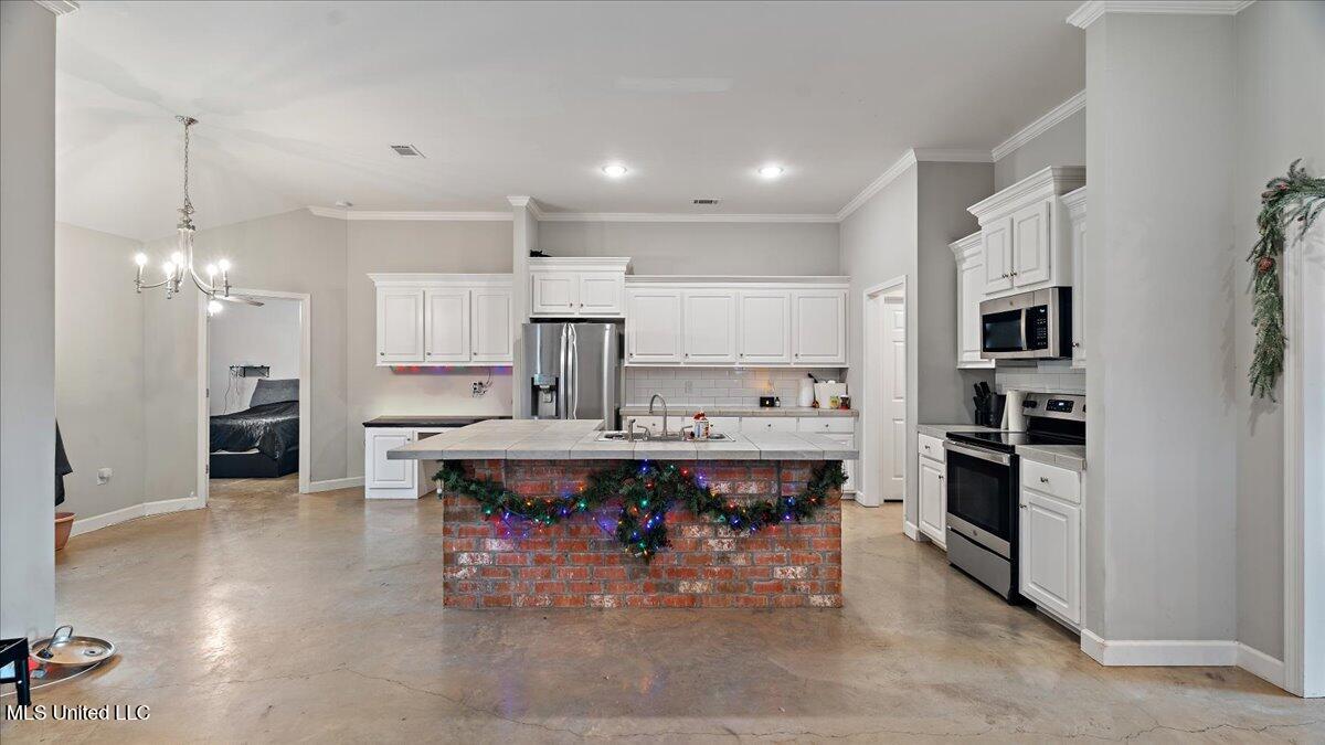 640 Statesman Drive Property Photo 11