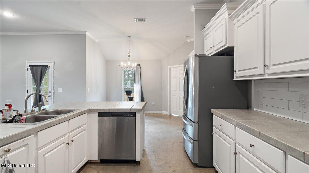 640 Statesman Drive Property Photo 12