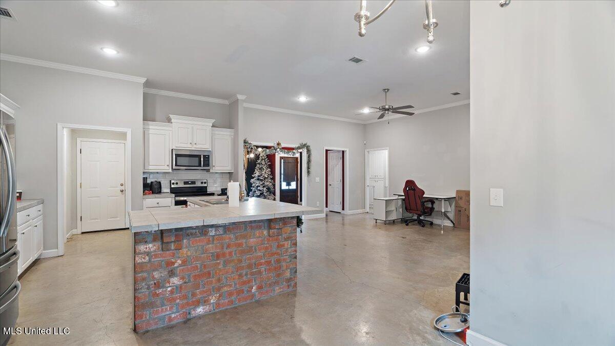 640 Statesman Drive Property Photo 13