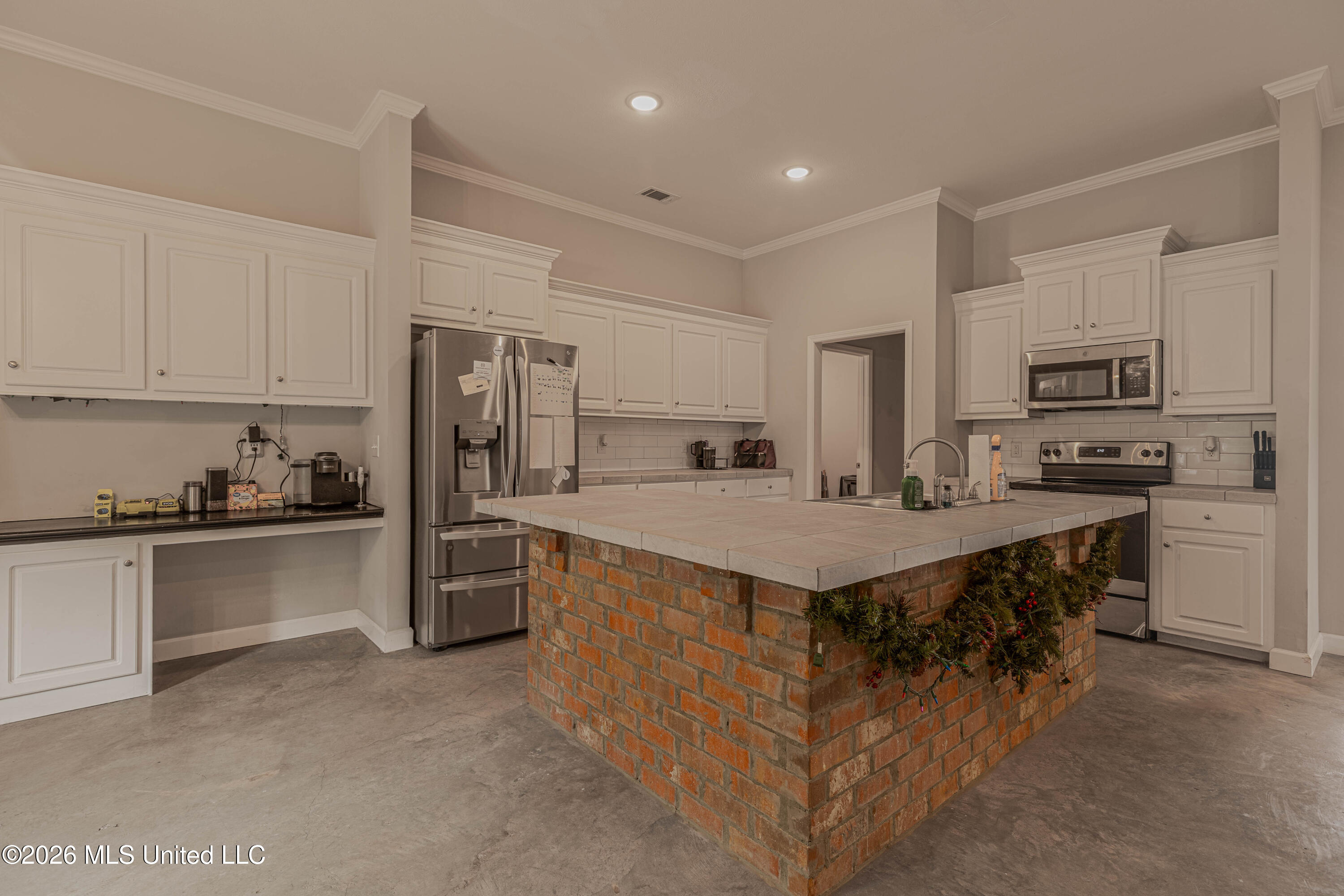 640 Statesman Drive Property Photo 16
