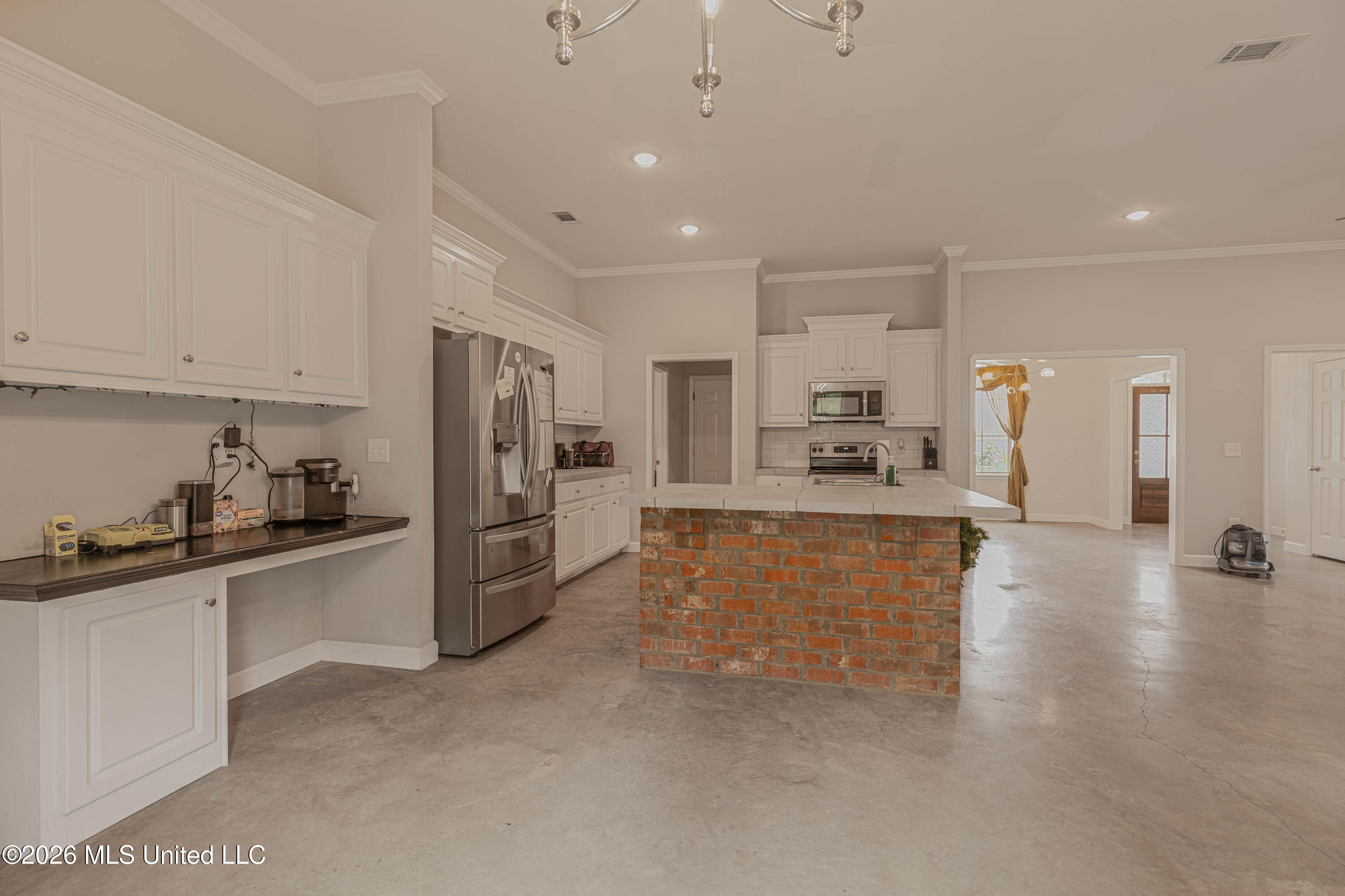 640 Statesman Drive Property Photo 22