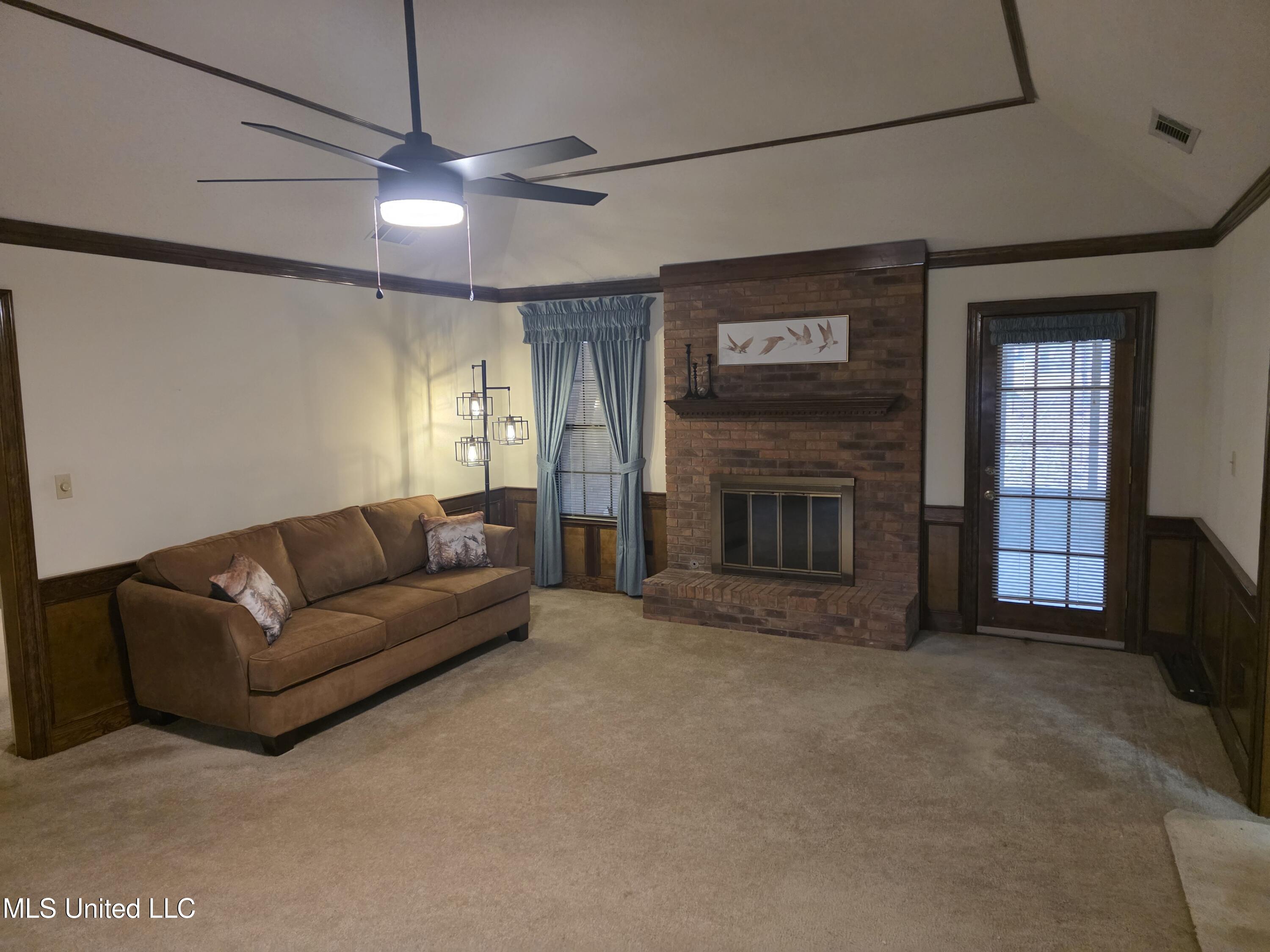 8625 Deer Creek Circle Property Photo 2