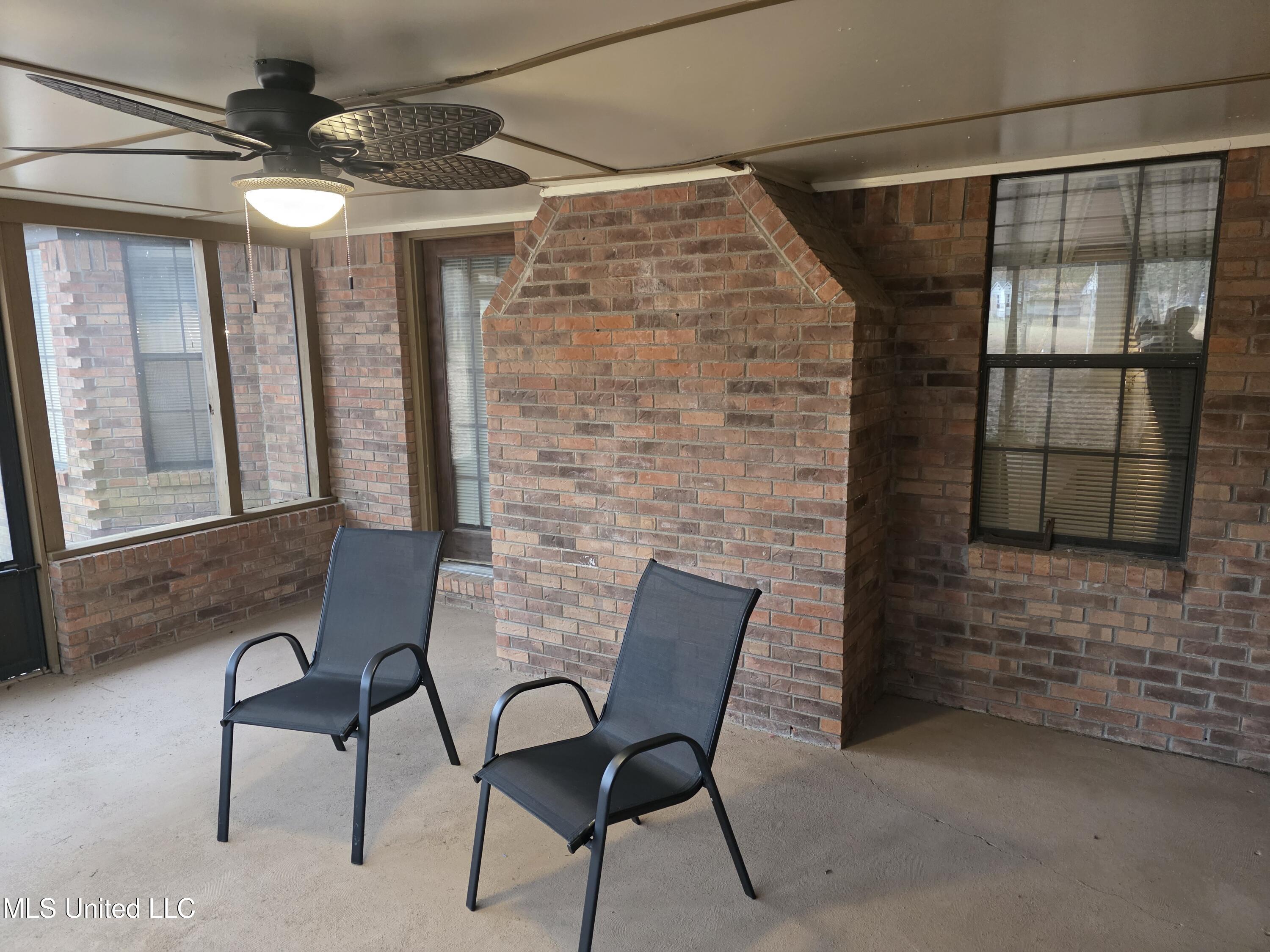 8625 Deer Creek Circle Property Photo 6