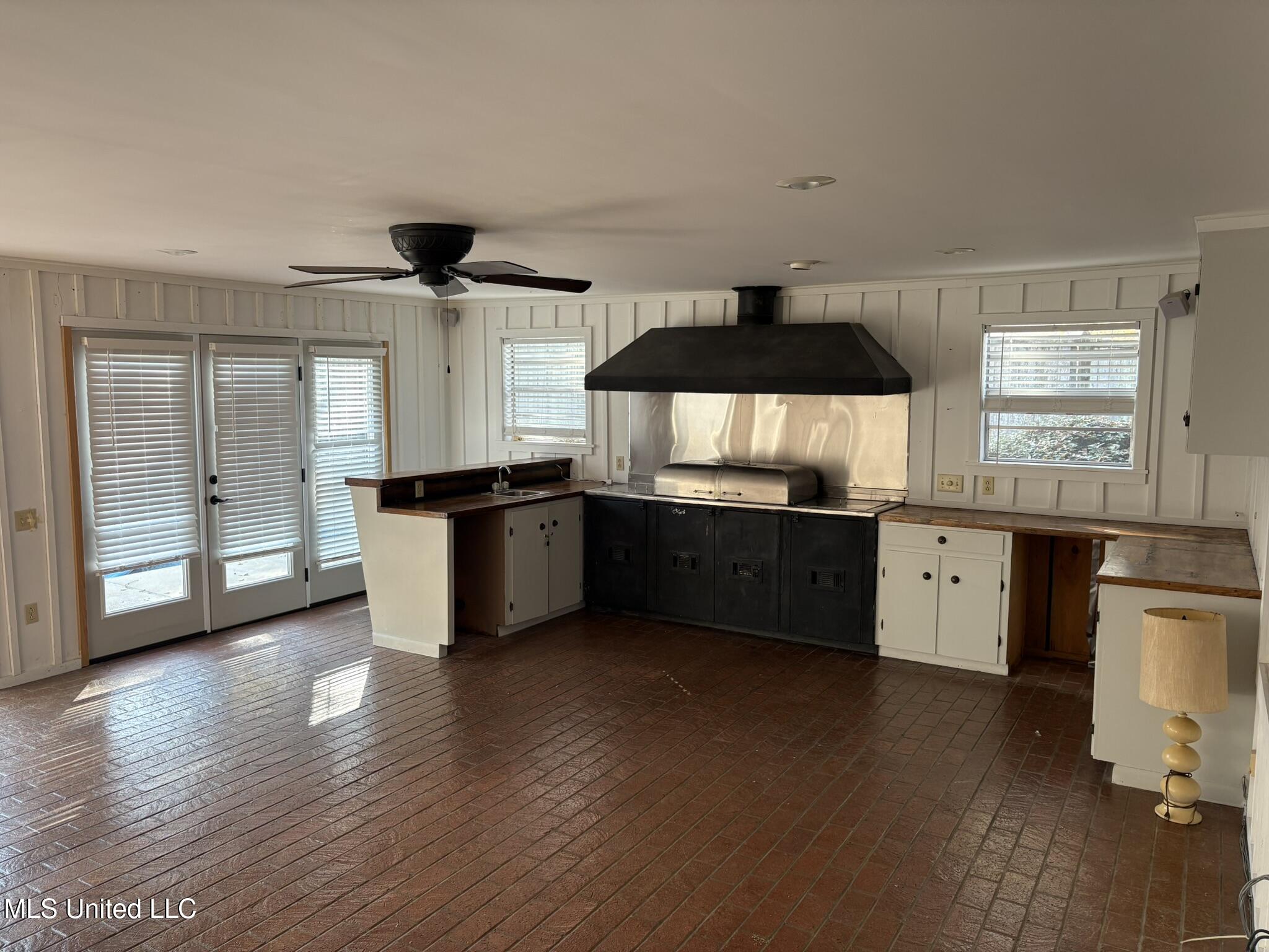 406 Leflore Avenue Property Photo 2