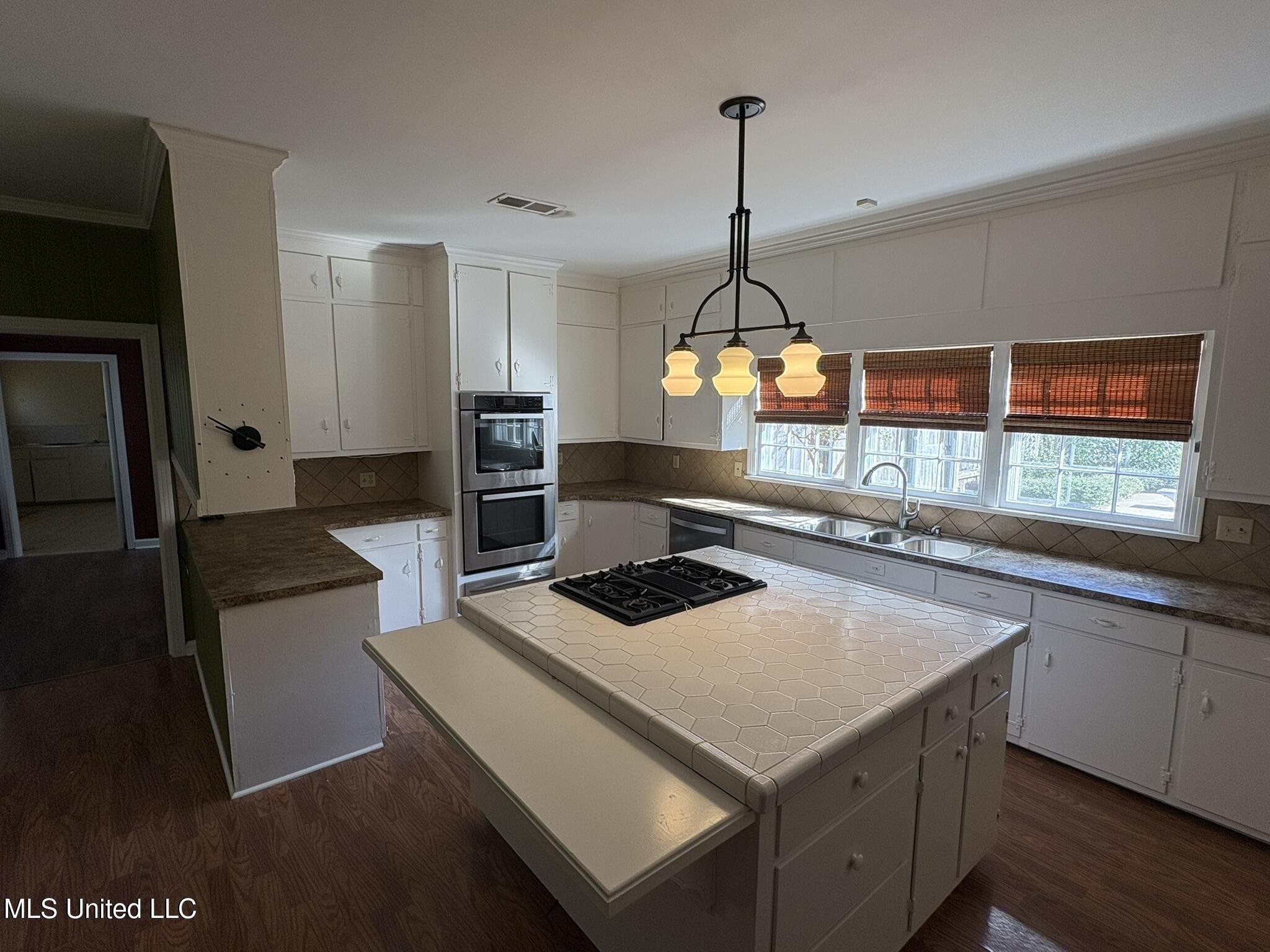 406 Leflore Avenue Property Photo 6
