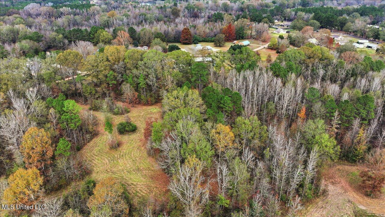 Highland Drive Drive Property Photo 8