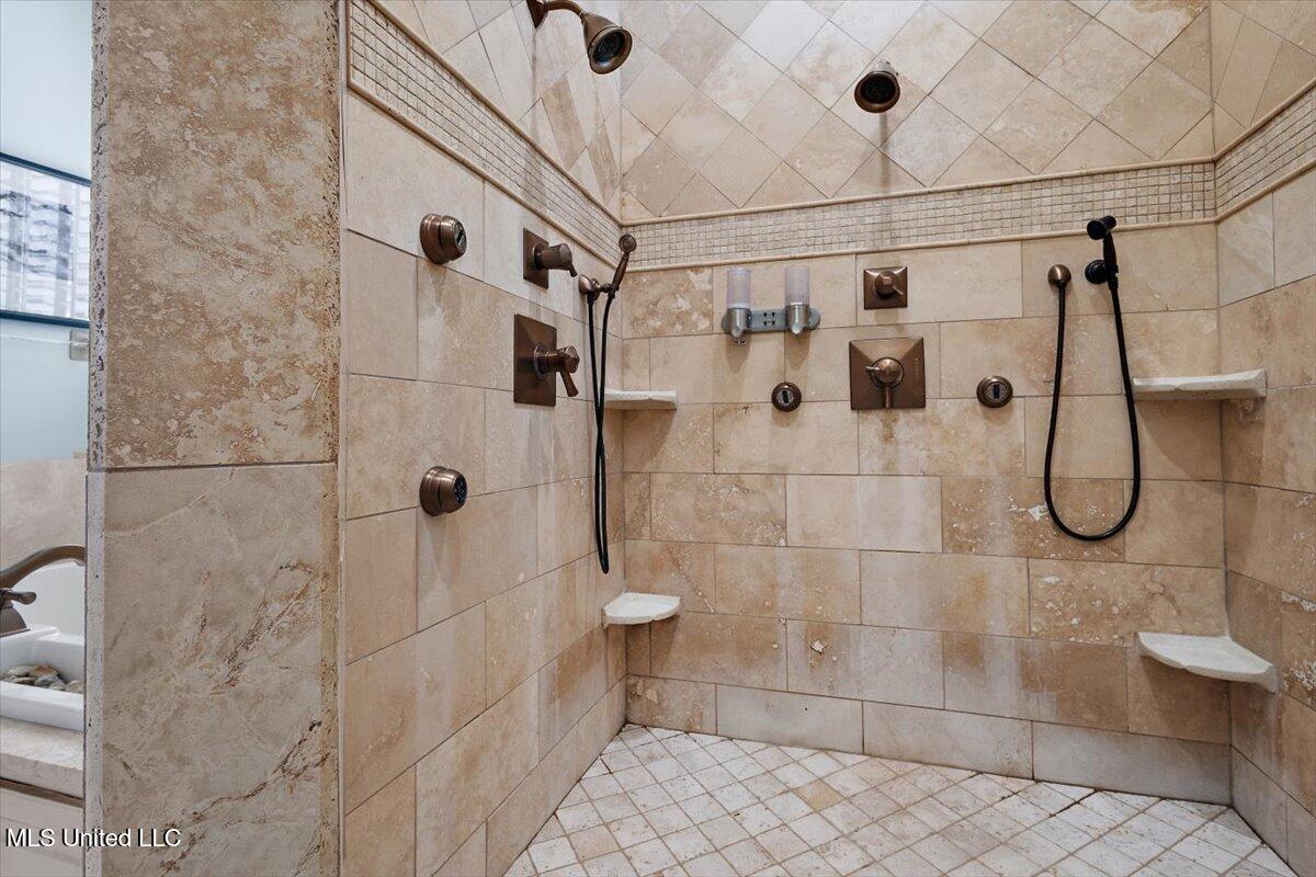 109 Glenwood Bend Property Photo 24