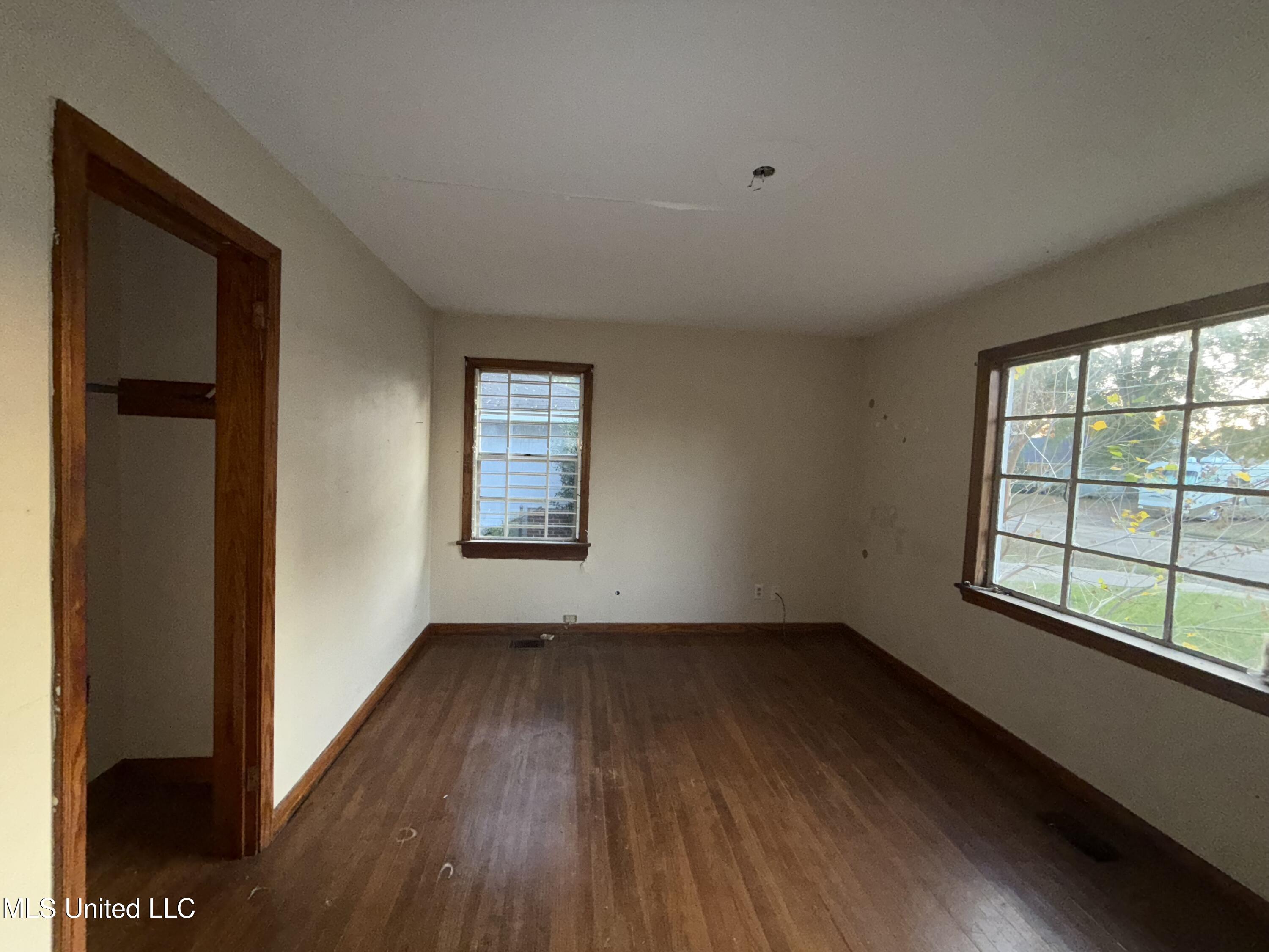 1004 Voorhees Avenue Property Photo 3
