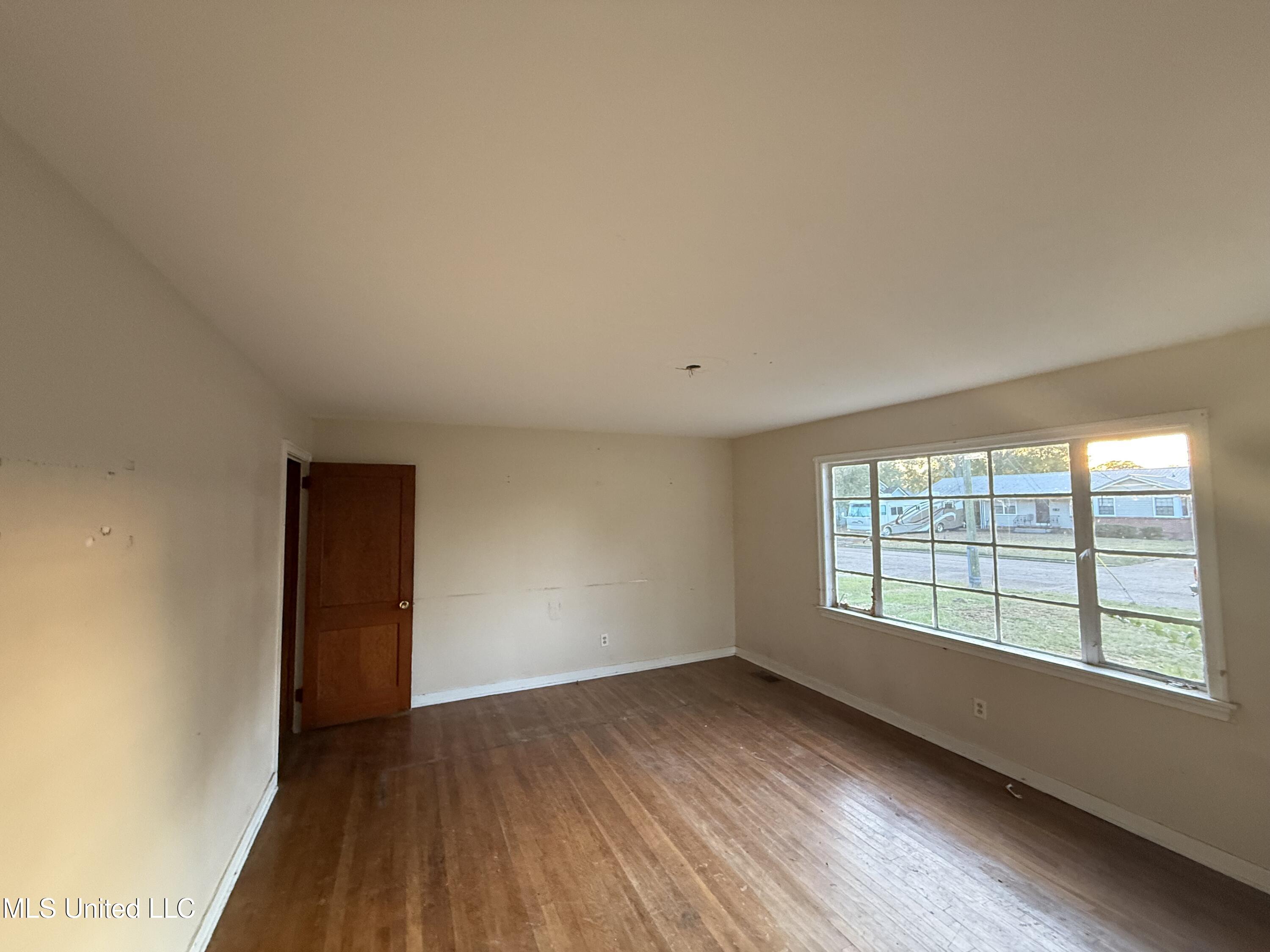 1004 Voorhees Avenue Property Photo 4