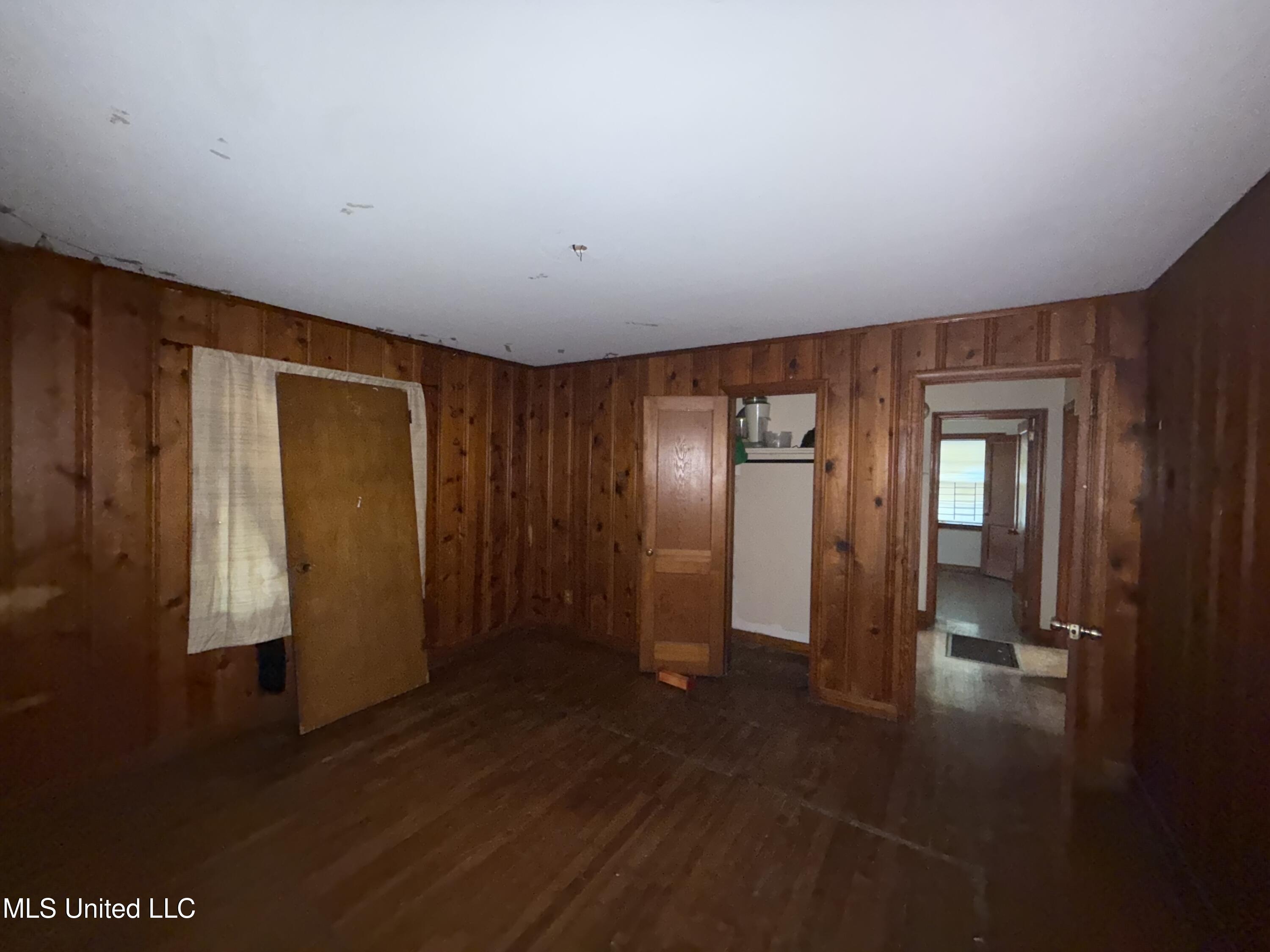 1004 Voorhees Avenue Property Photo 5
