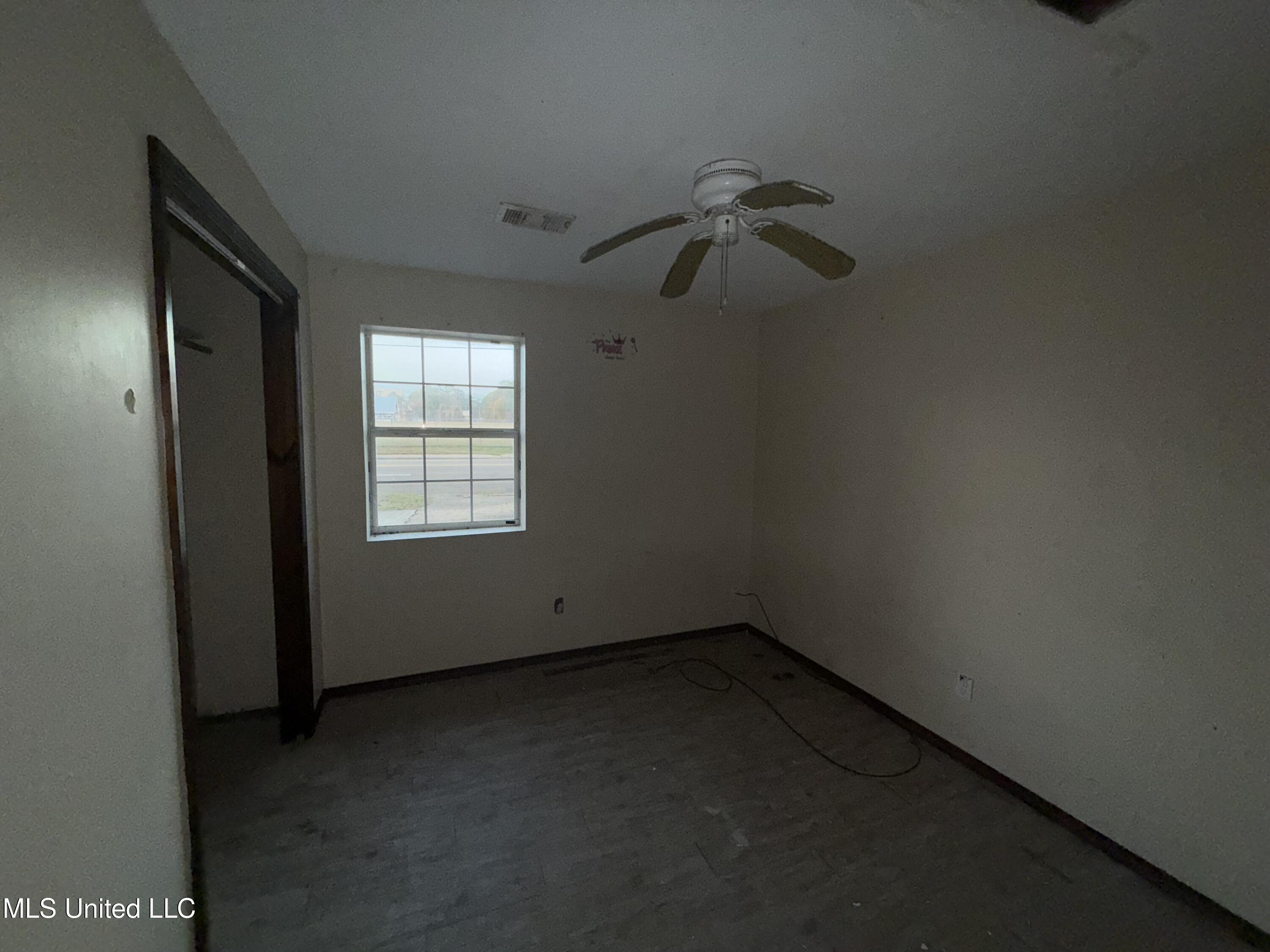 1004 Voorhees Avenue Property Photo 8