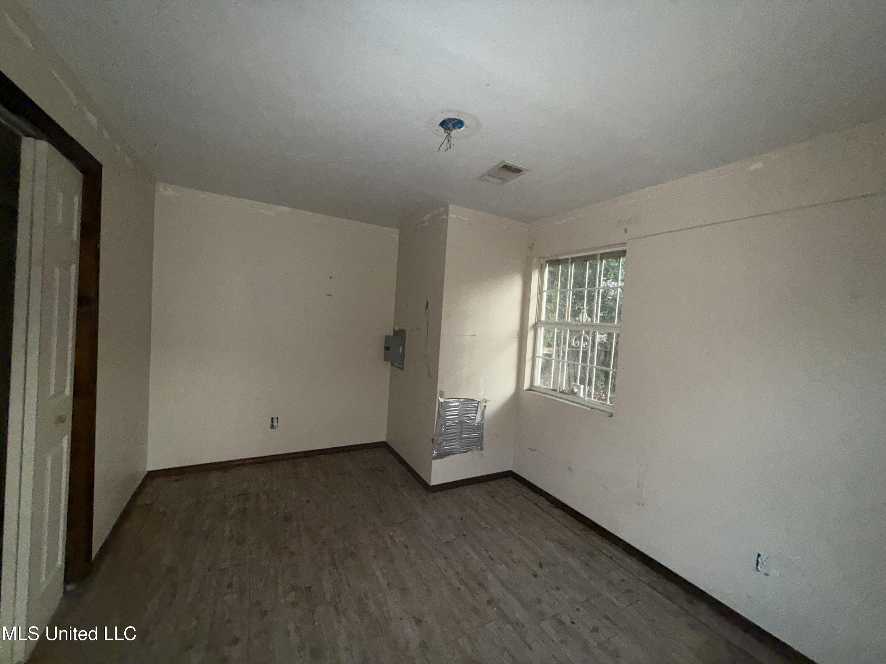 1004 Voorhees Avenue Property Photo 12