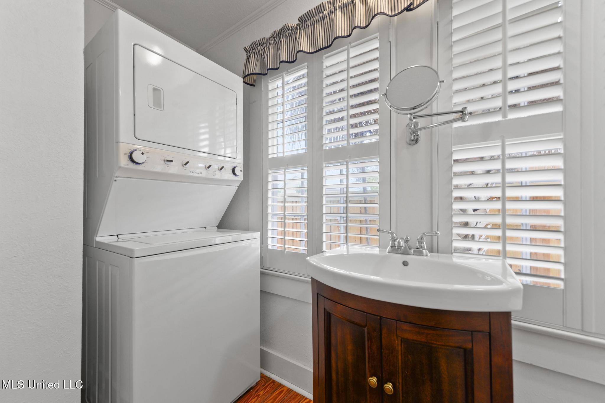321 State Street Property Photo 19