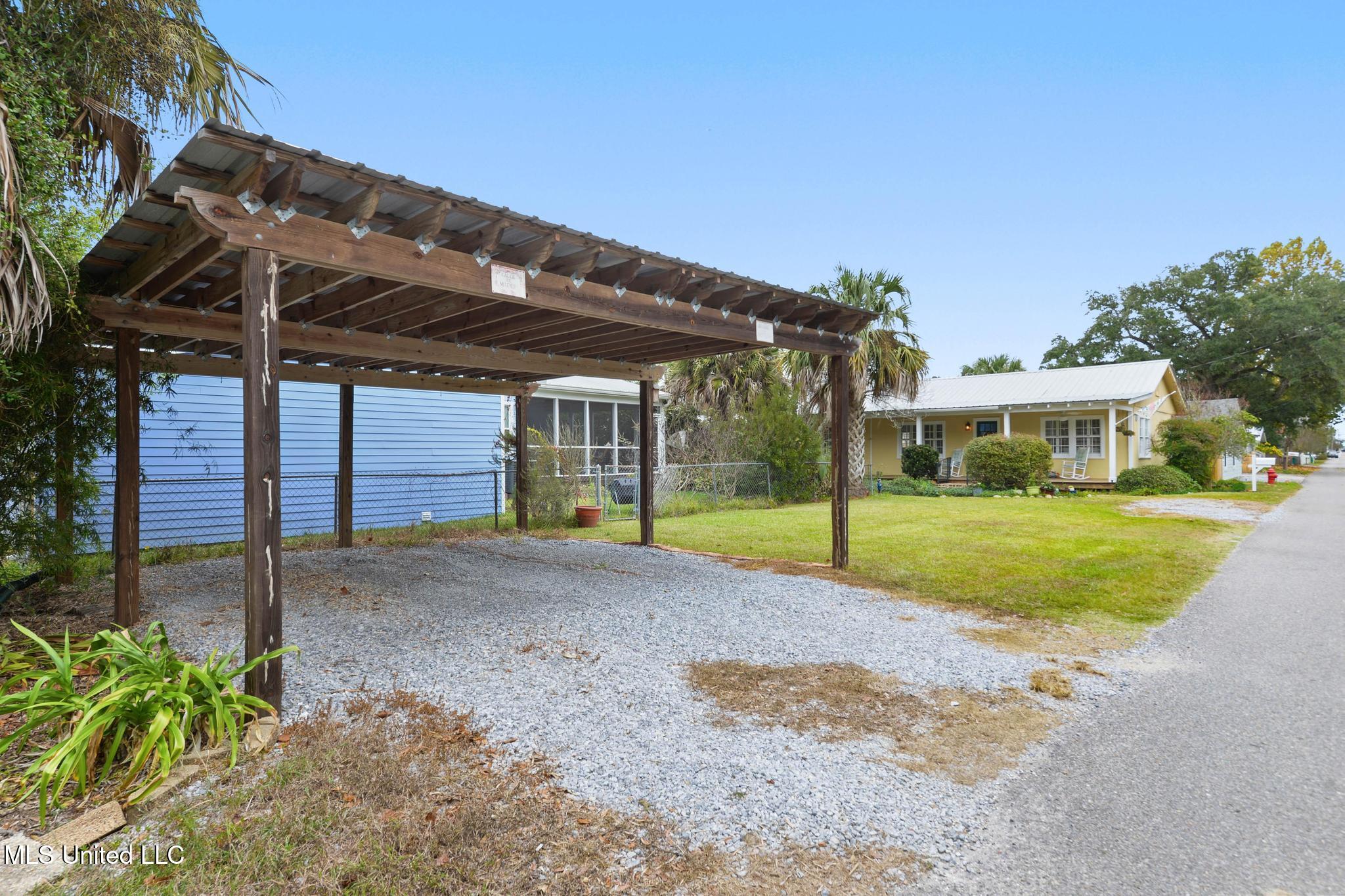 321 State Street Property Photo 24