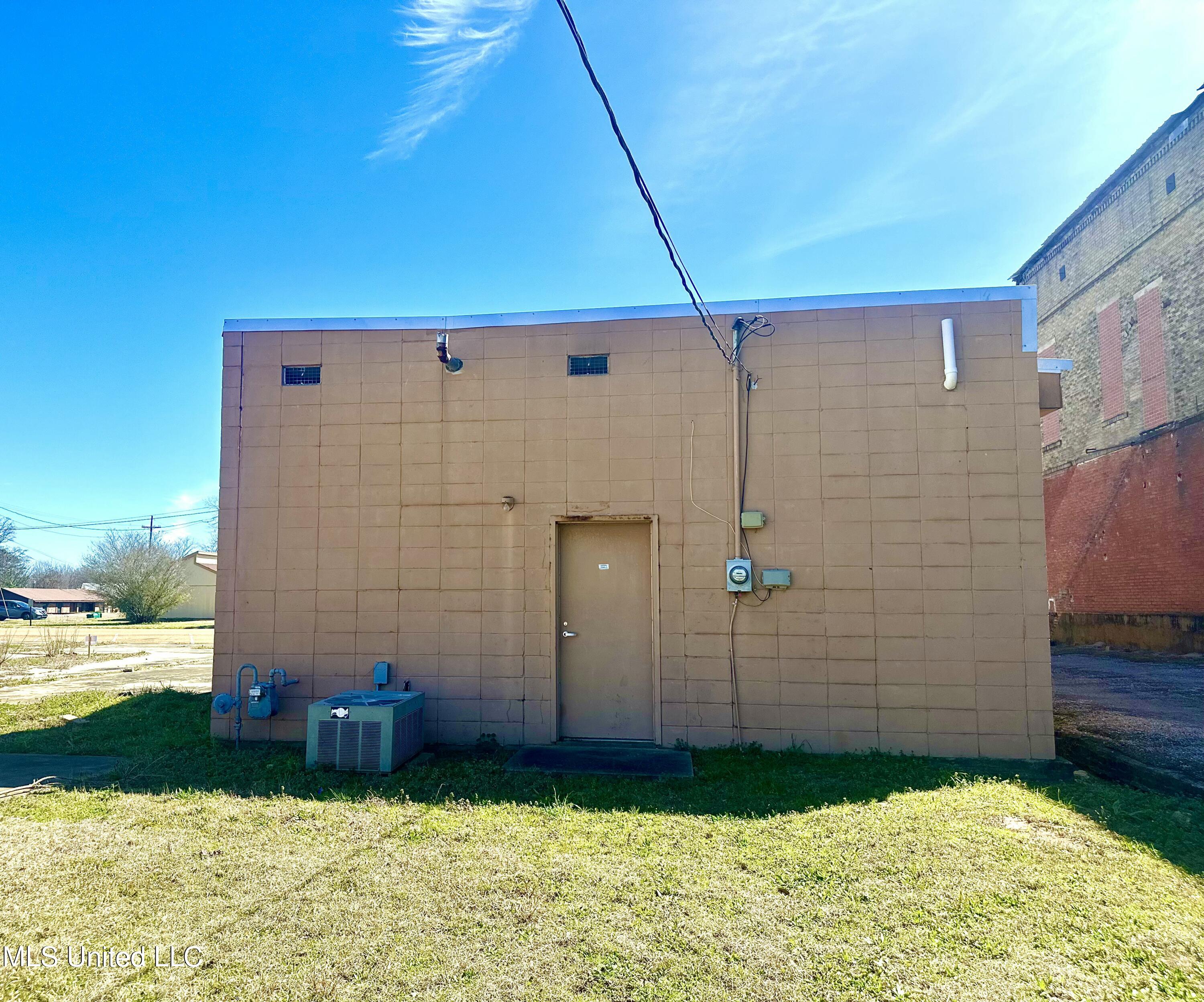 417 N W Depot Street Property Photo 4