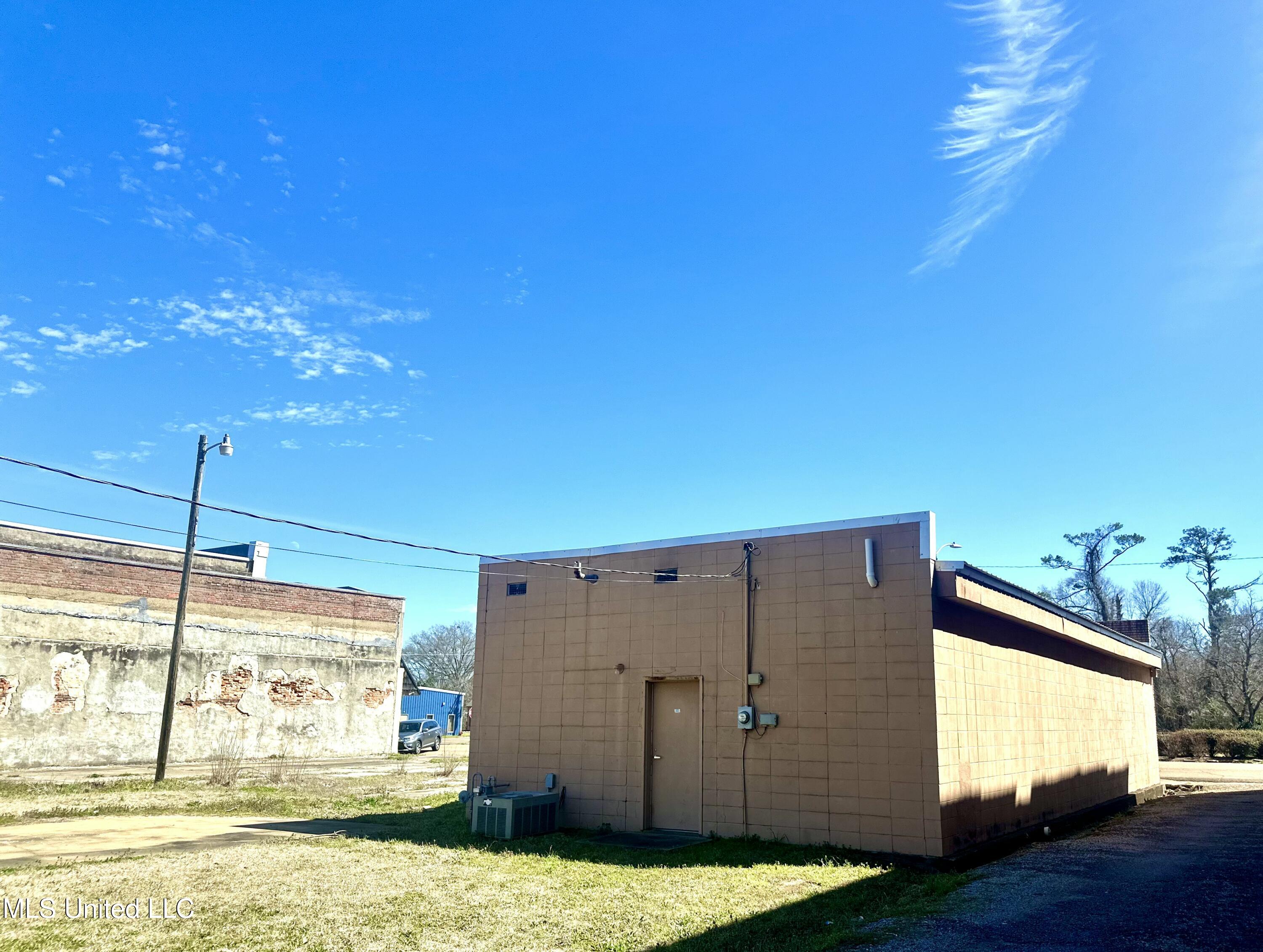 417 N W Depot Street Property Photo 5