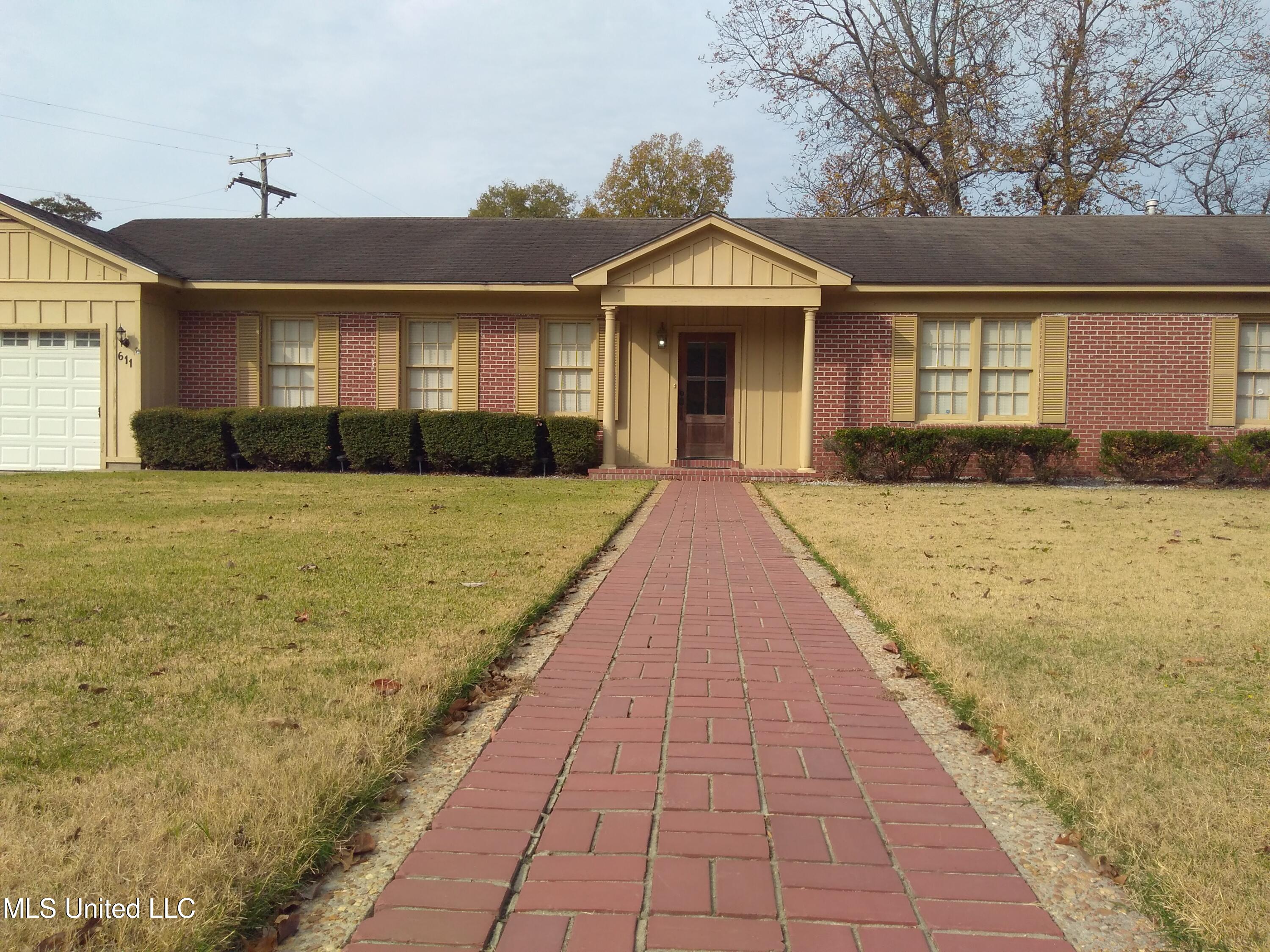 611 Magnolia Drive Property Photo 2