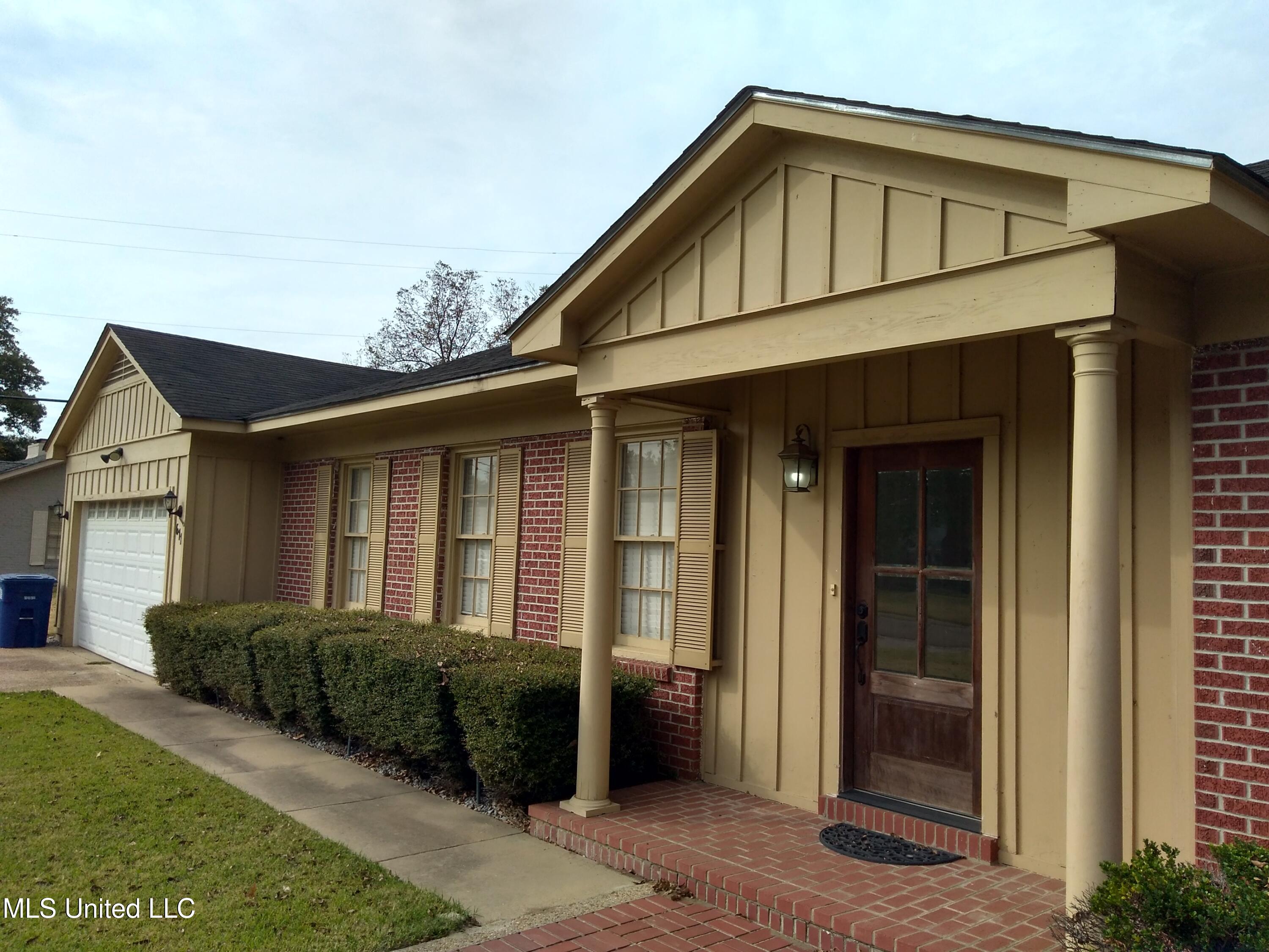 611 Magnolia Drive Property Photo 3