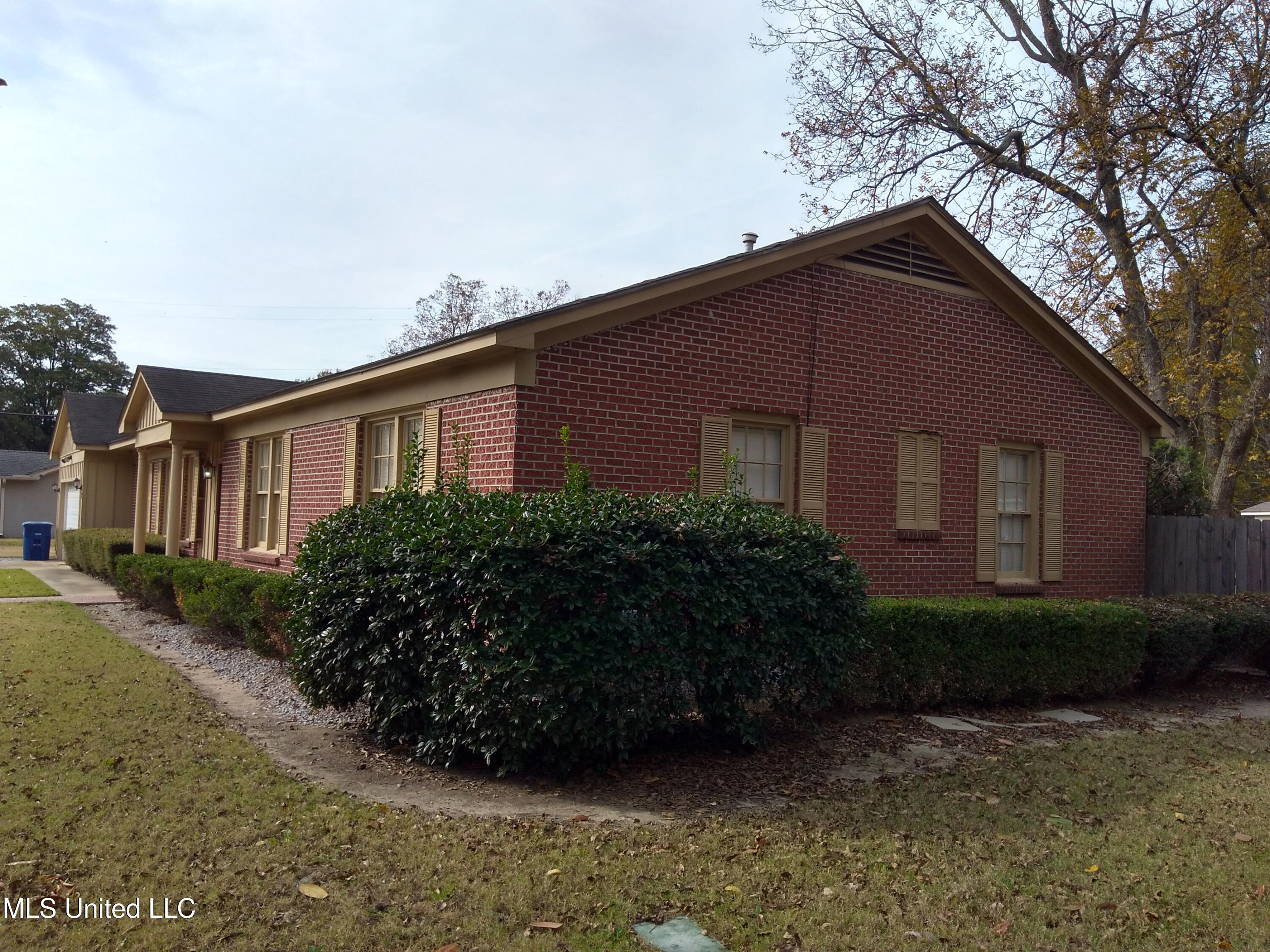 611 Magnolia Drive Property Photo 4
