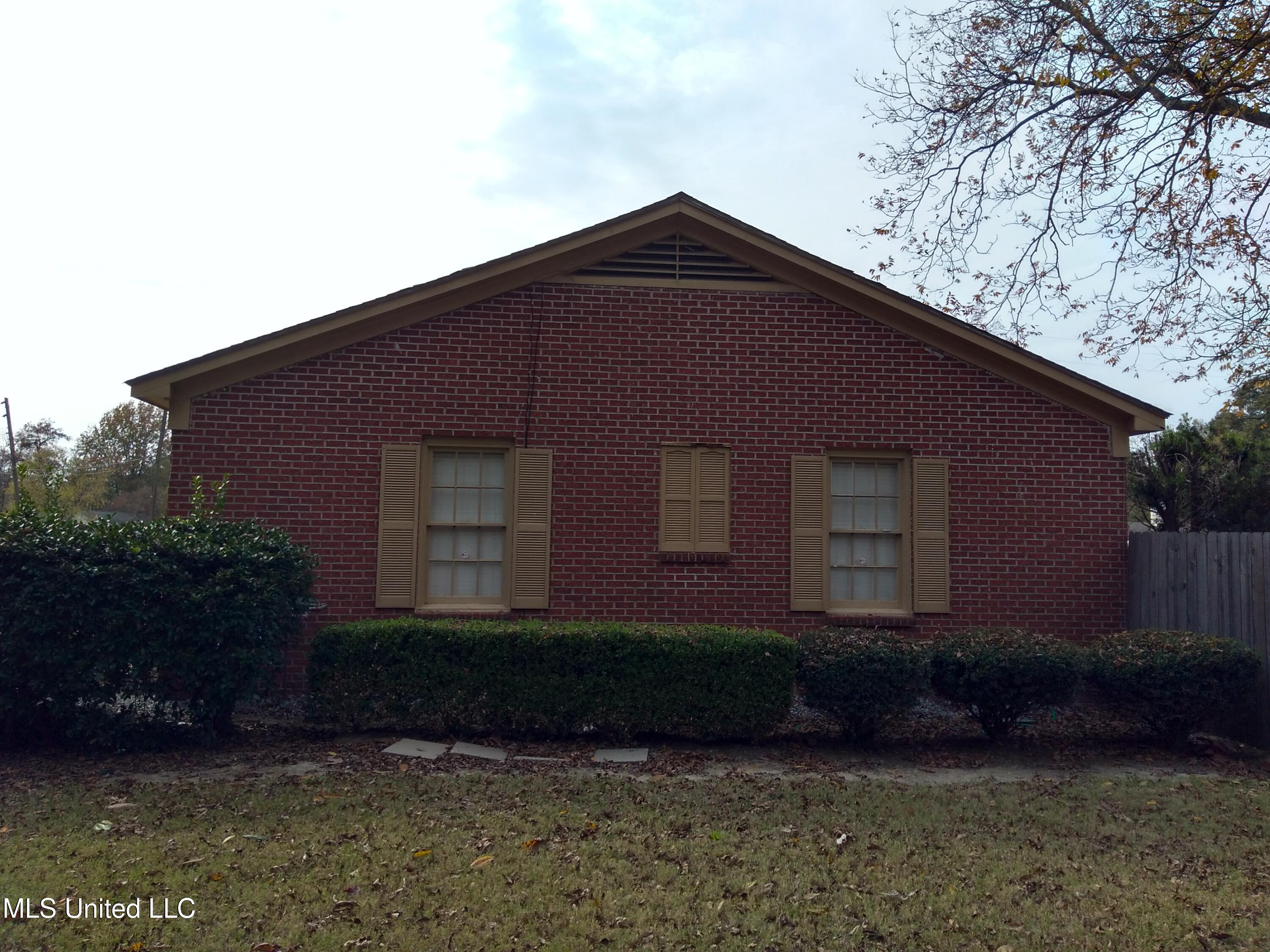 611 Magnolia Drive Property Photo 5